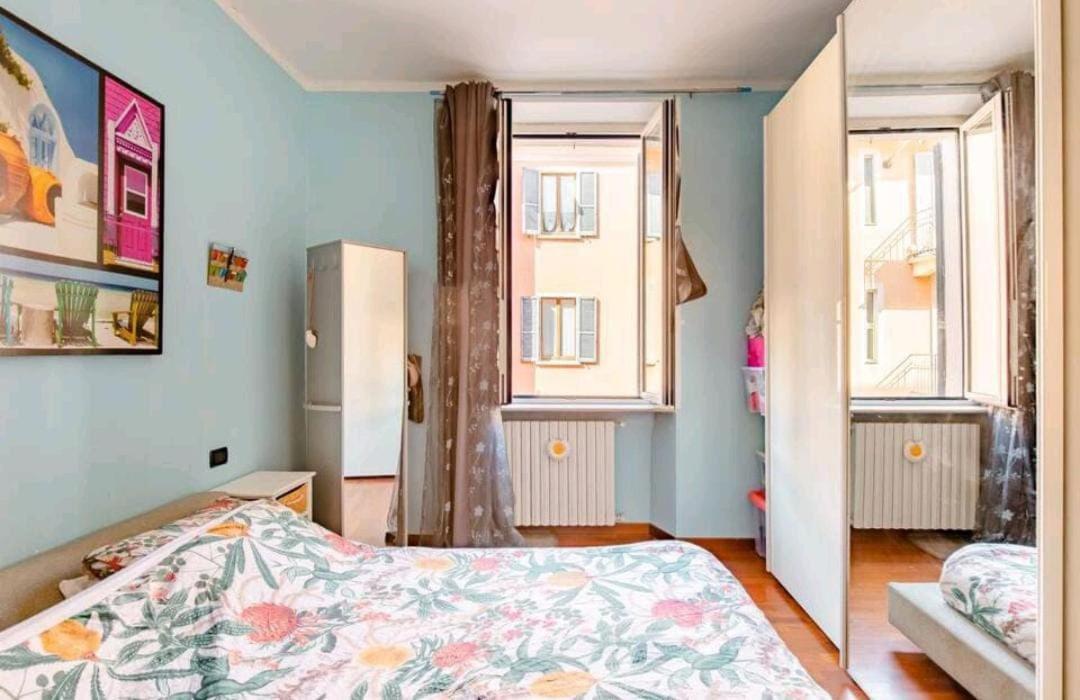 A Quiet And Loving Gem In The Center Of Apartment *