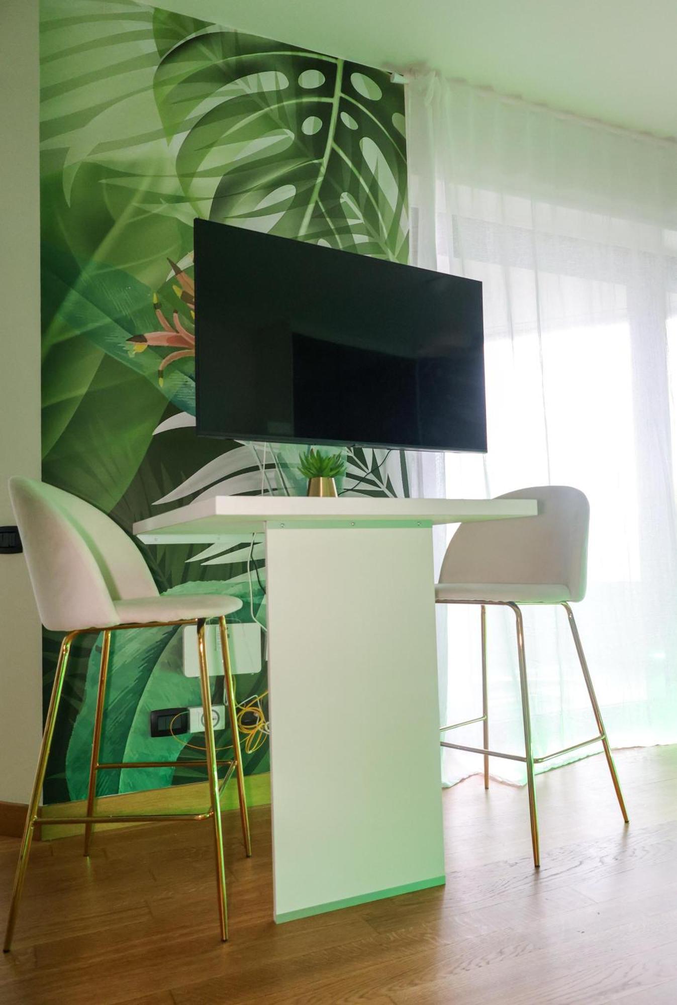 Jungle And Parking Apartment