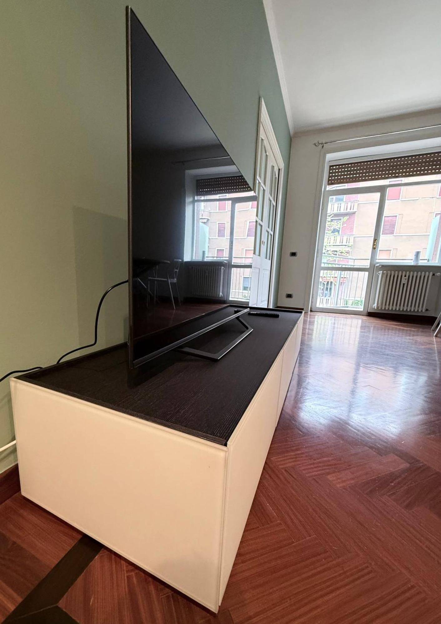 Brand New Near Center Apartment