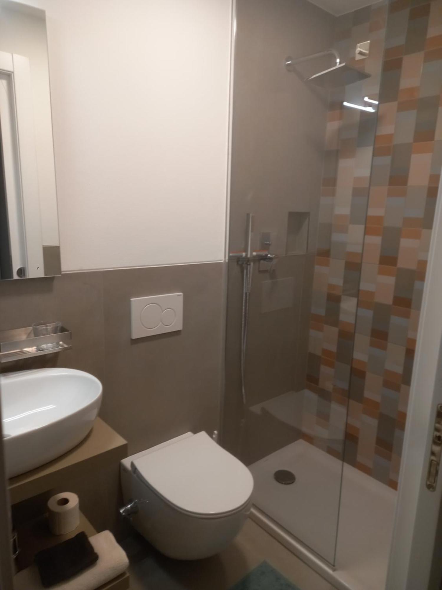 Milano City Centre Super New Apartament With 2 Bedrooms & 2 Bathrooms Fully Equipped Kitchen Living Room Wi Fi Balcony Metro Line Porta Romana 3 Stops To Duomo Cathedral Apartment *