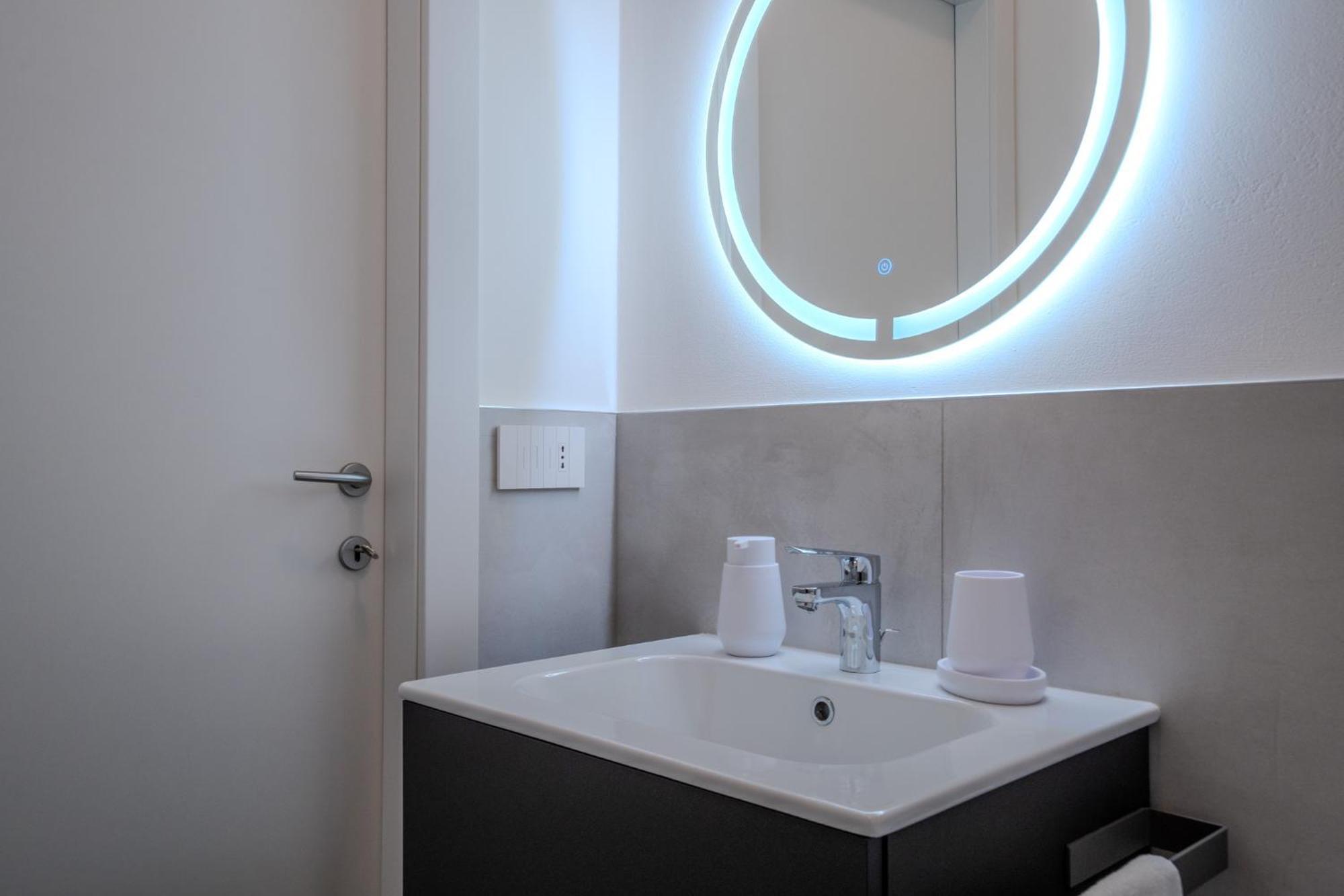 Arco Deluxe Milan