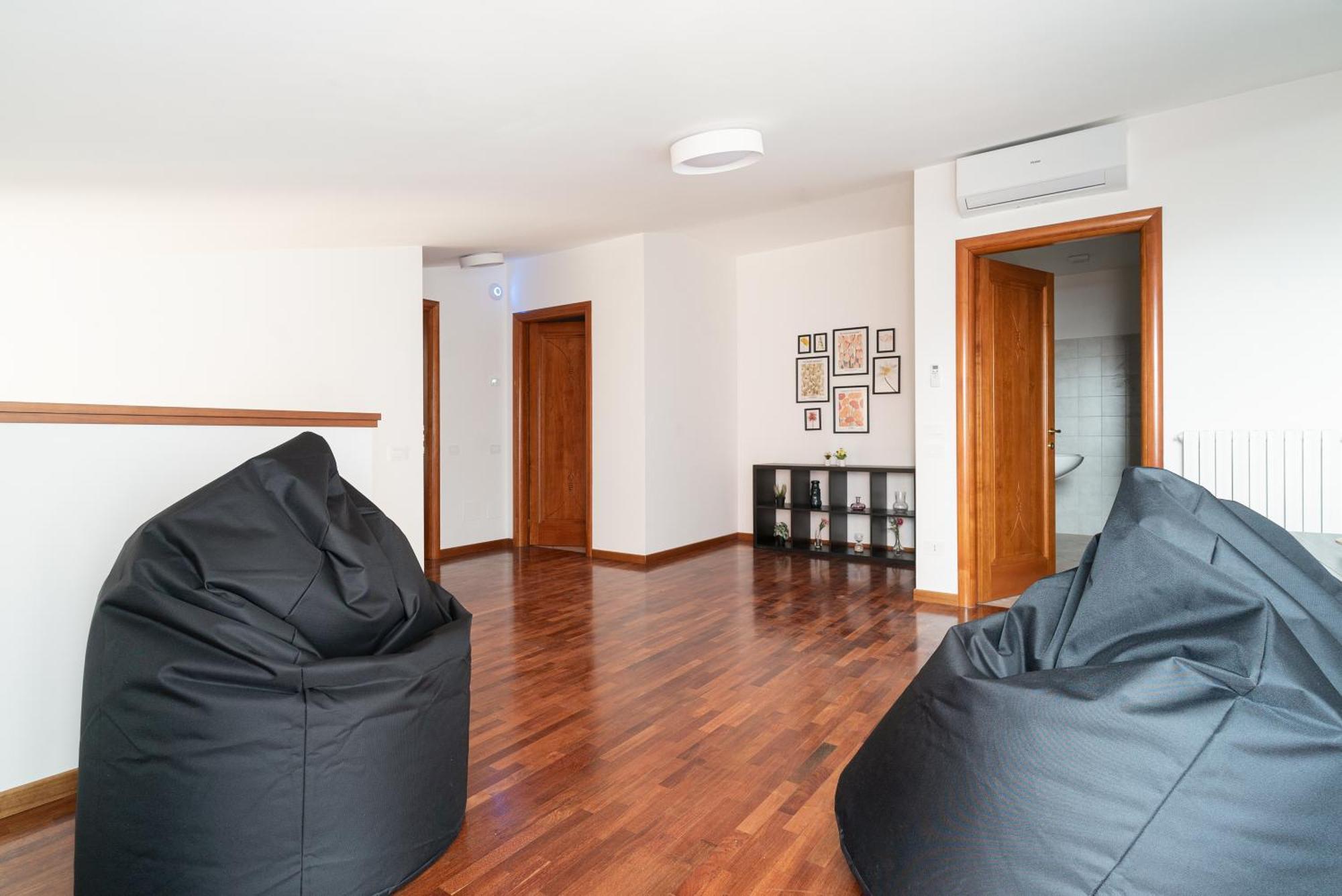 Spacious 600 Mt To Metro M3 Comasina Apartment *