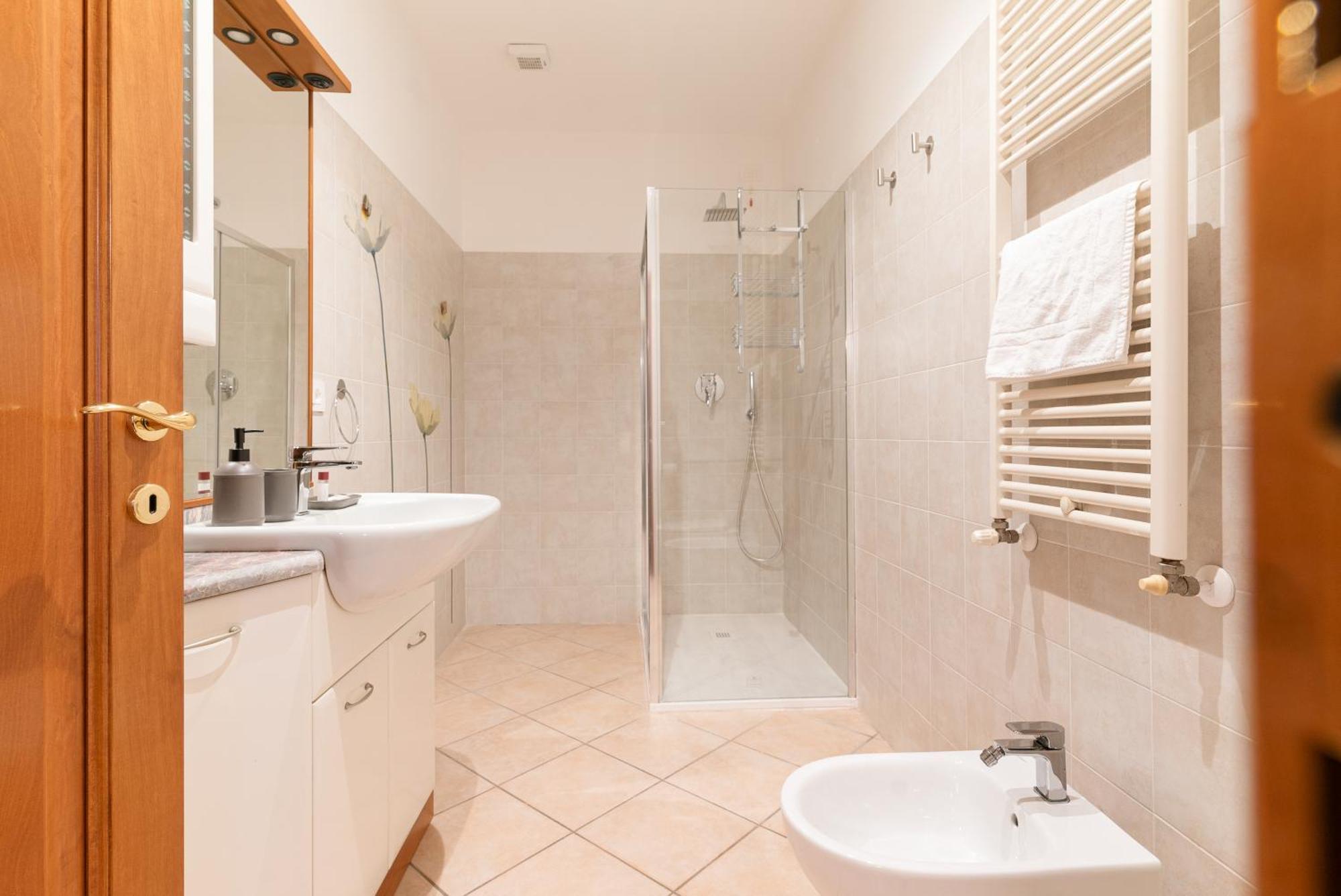Apartment Spacious 600 Mt To Metro M3 Comasina Milan
