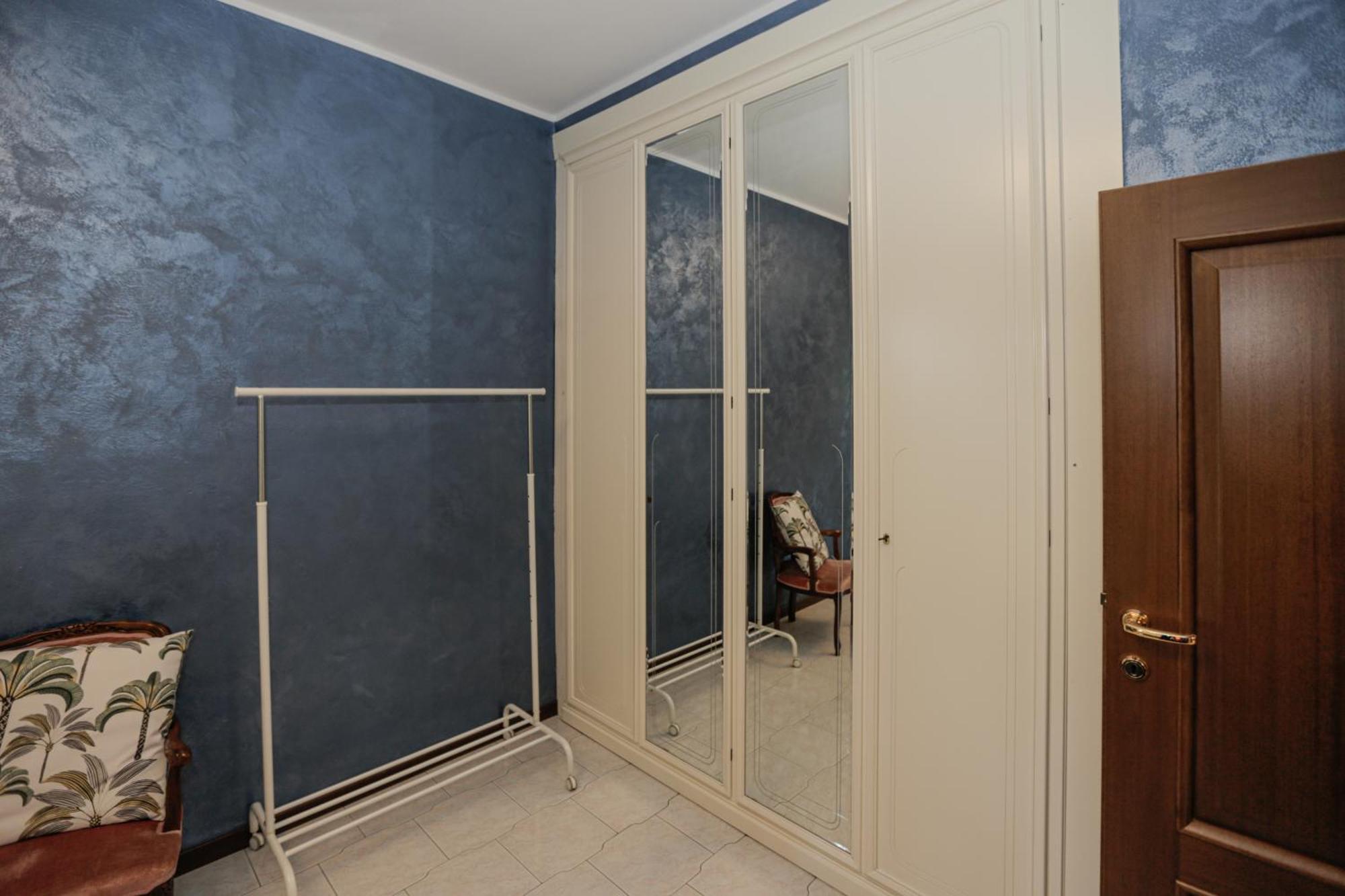 Homestay Cozy Room In Elegant Flat Shared With Alex, Tube 5 Min Walking