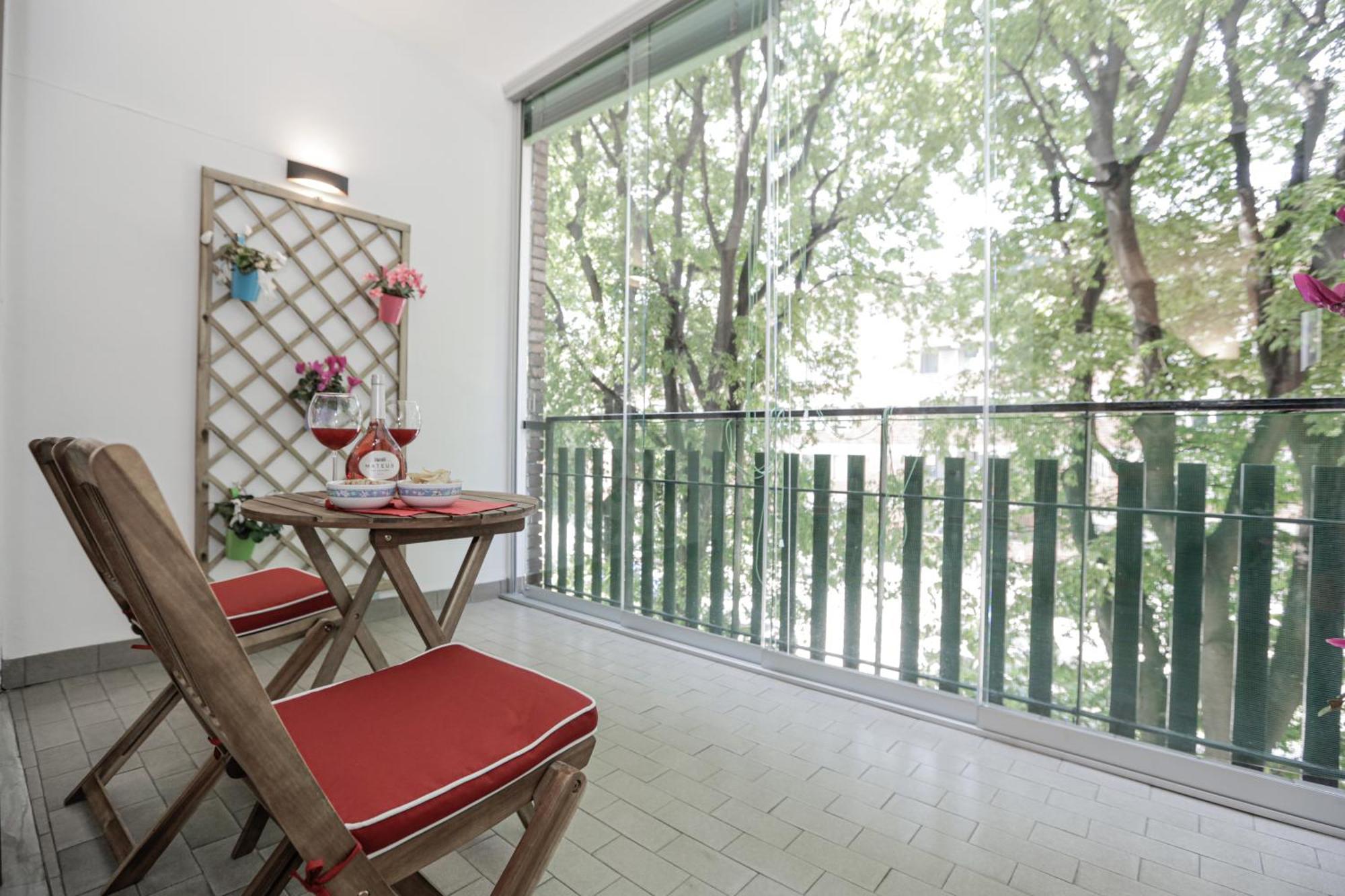 Cozy Room In Elegant Flat Shared With Alex, Tube 5 Min Walking Homestay Milan