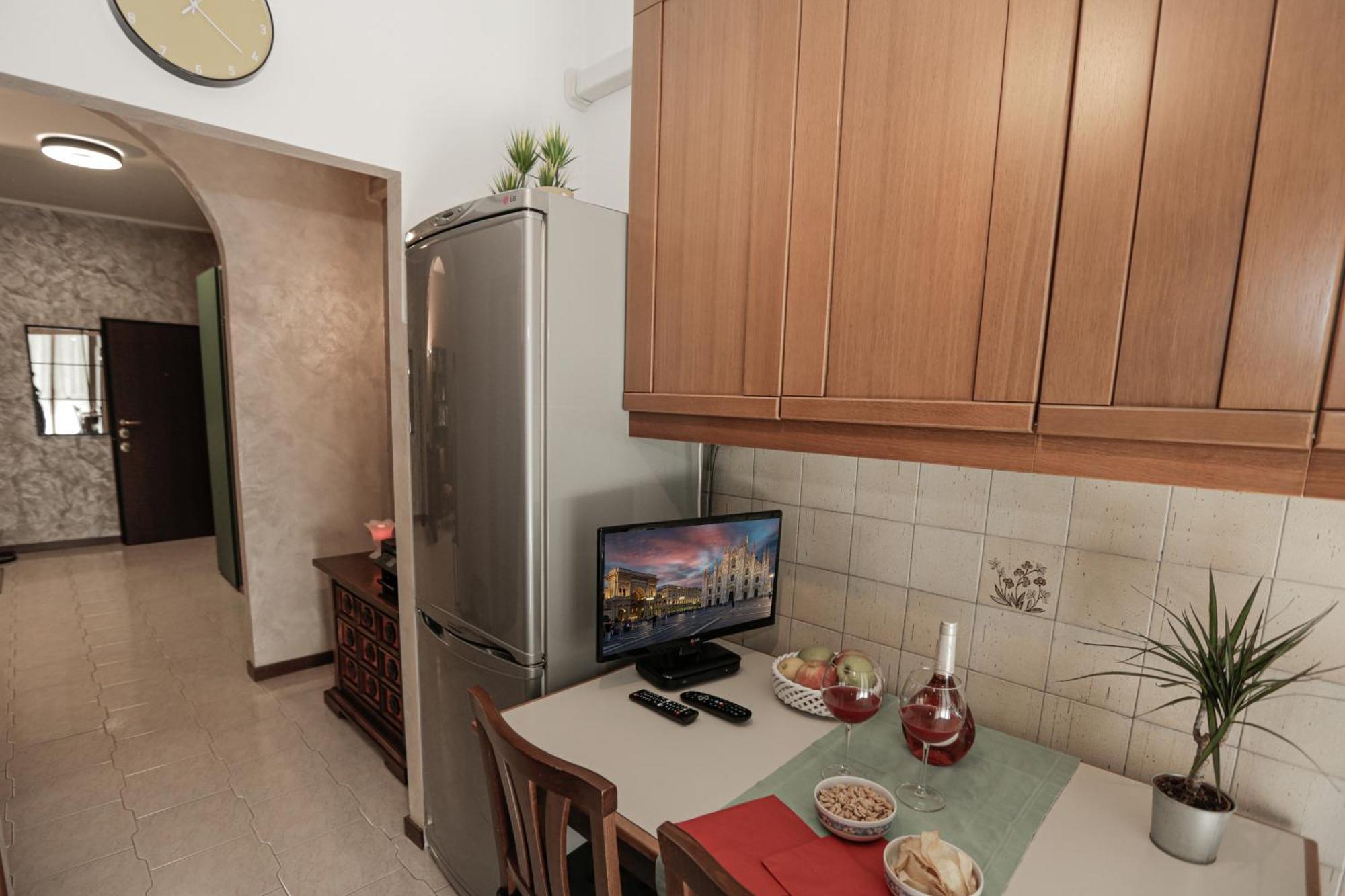 Homestay Cozy Room In Elegant Flat Shared With Alex, Tube 5 Min Walking