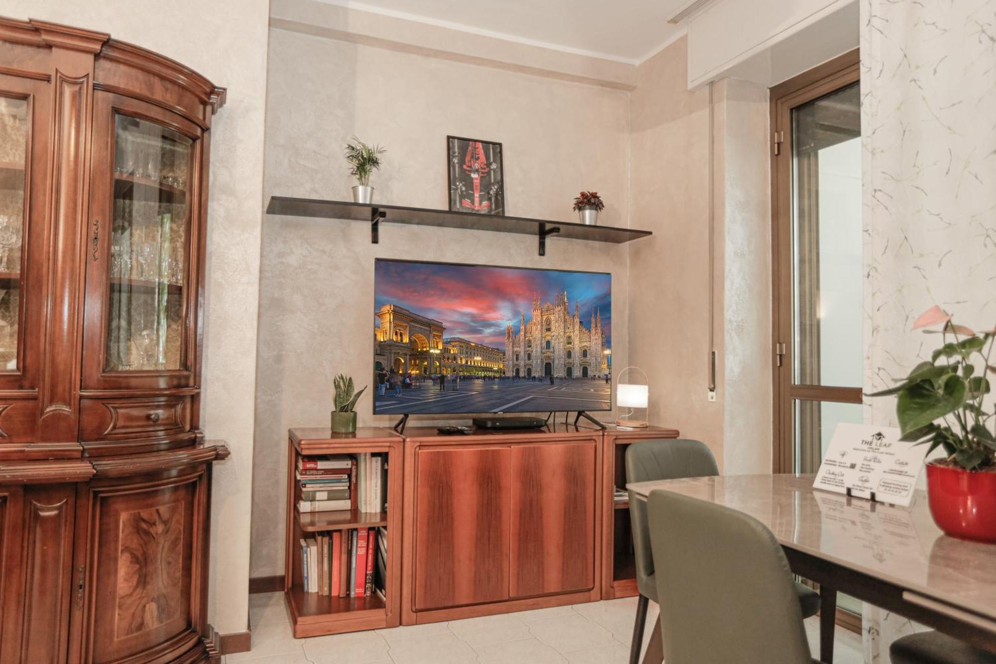 Cozy Room In Elegant Flat Shared With Alex, Tube 5 Min Walking Homestay Milan