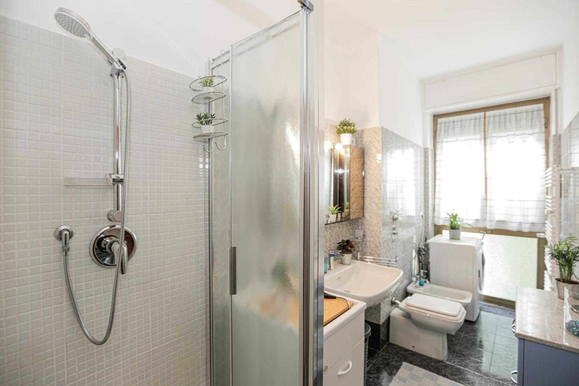 Cozy Room In Elegant Flat Shared With Alex, Tube 5 Min Walking *