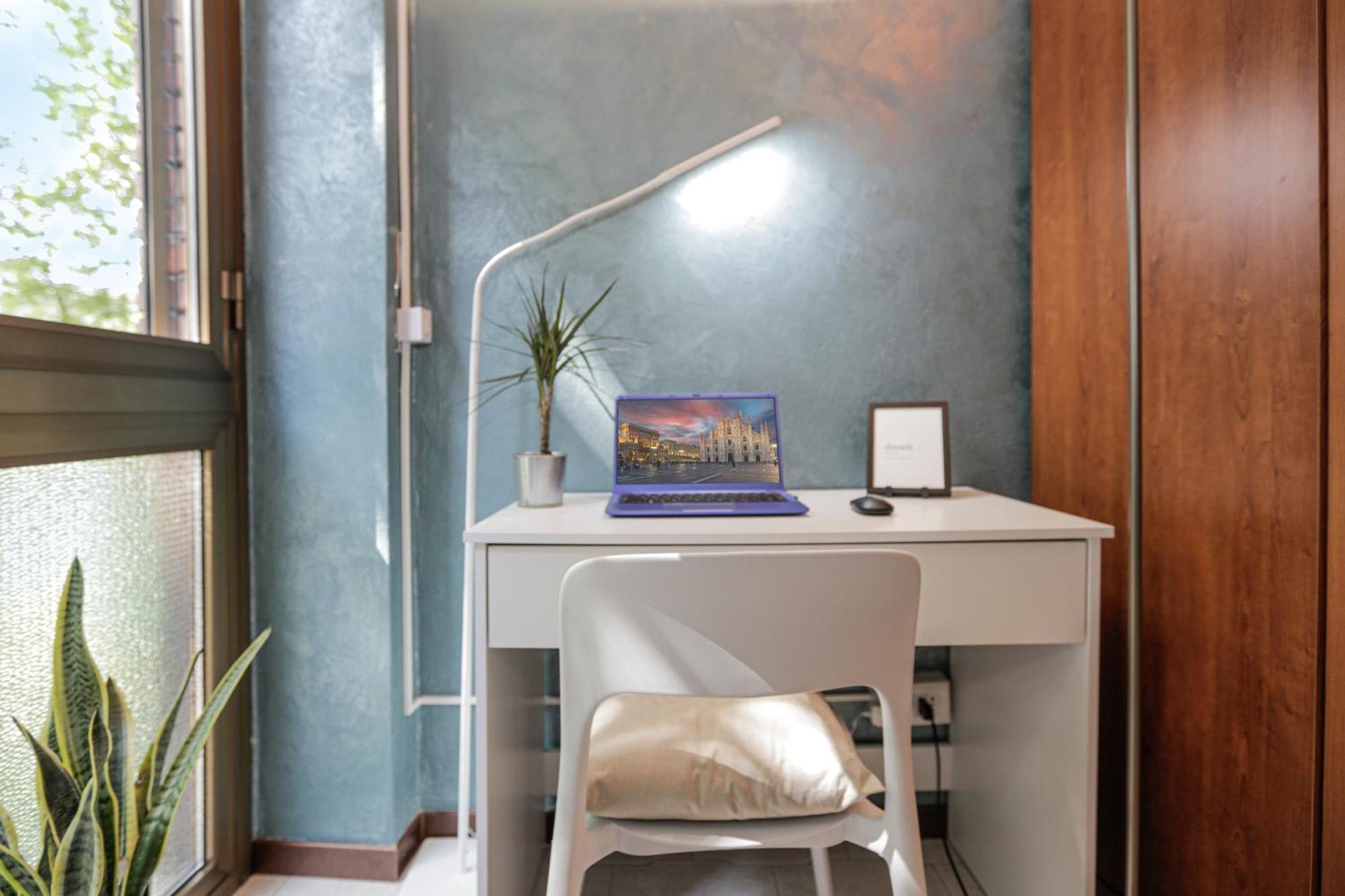 Cozy Room In Elegant Flat Shared With Alex, Tube 5 Min Walking Homestay *