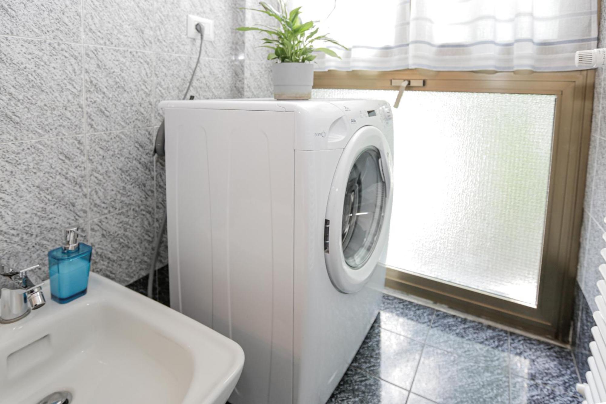 Cozy Room In Elegant Flat Shared With Alex, Tube 5 Min Walking Milan