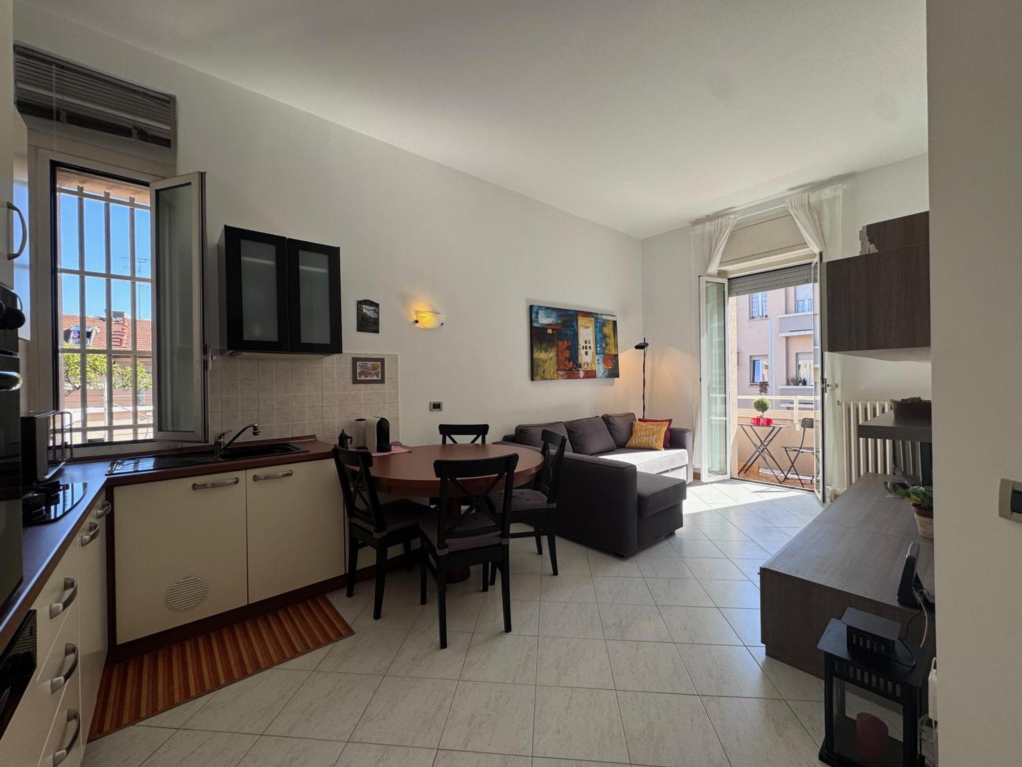 Bright With Balcony In Corso Xxii Marzo * Milan