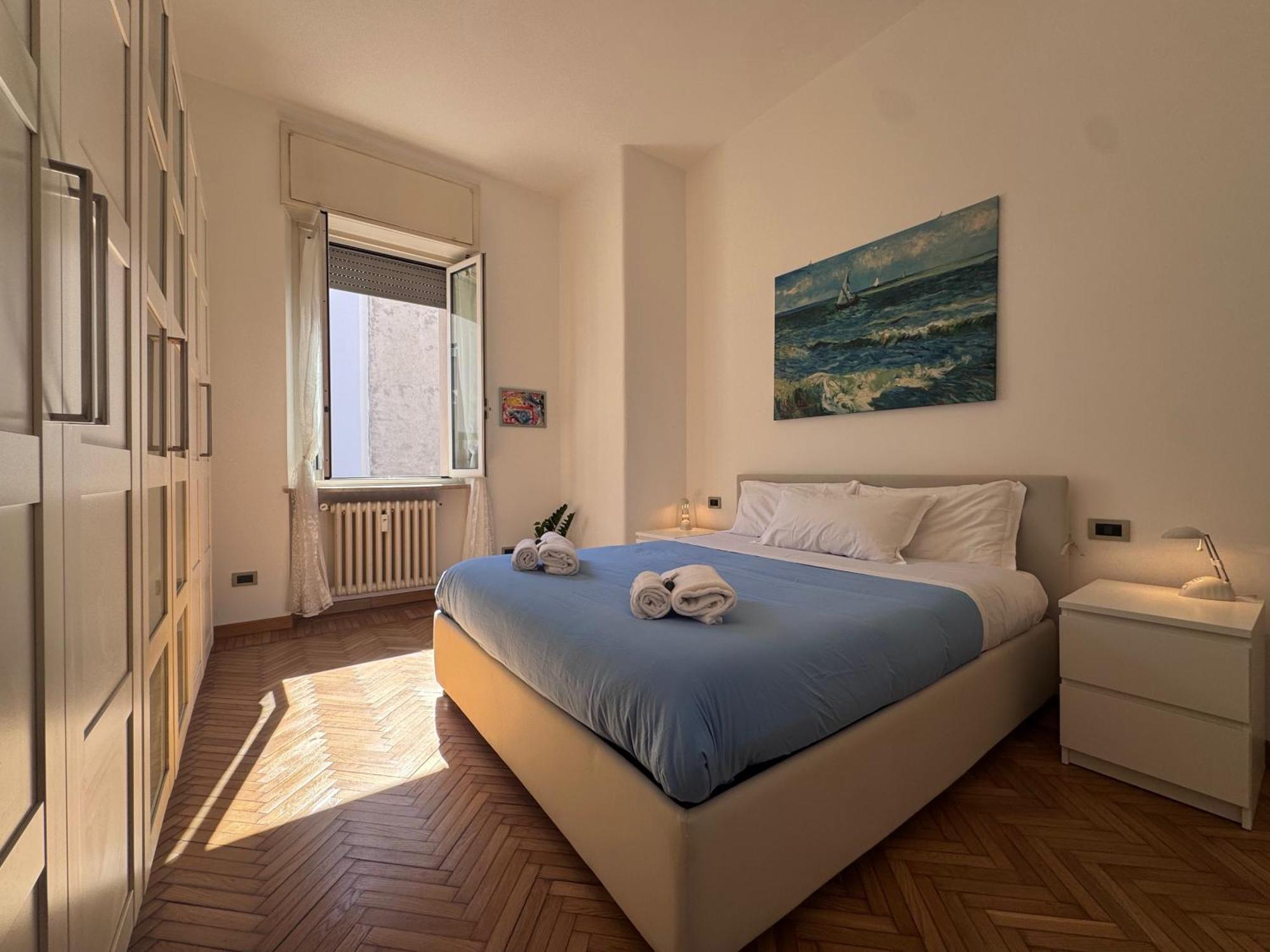 Bright With Balcony In Corso Xxii Marzo Apartment Milan