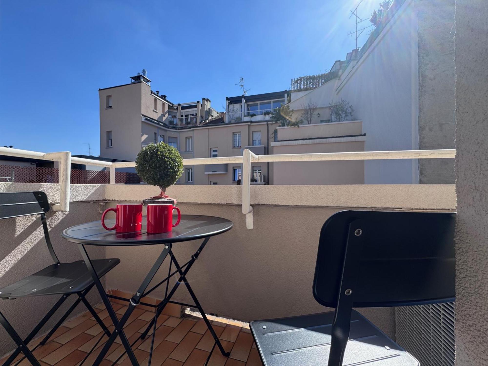 Bright With Balcony In Corso Xxii Marzo Apartment