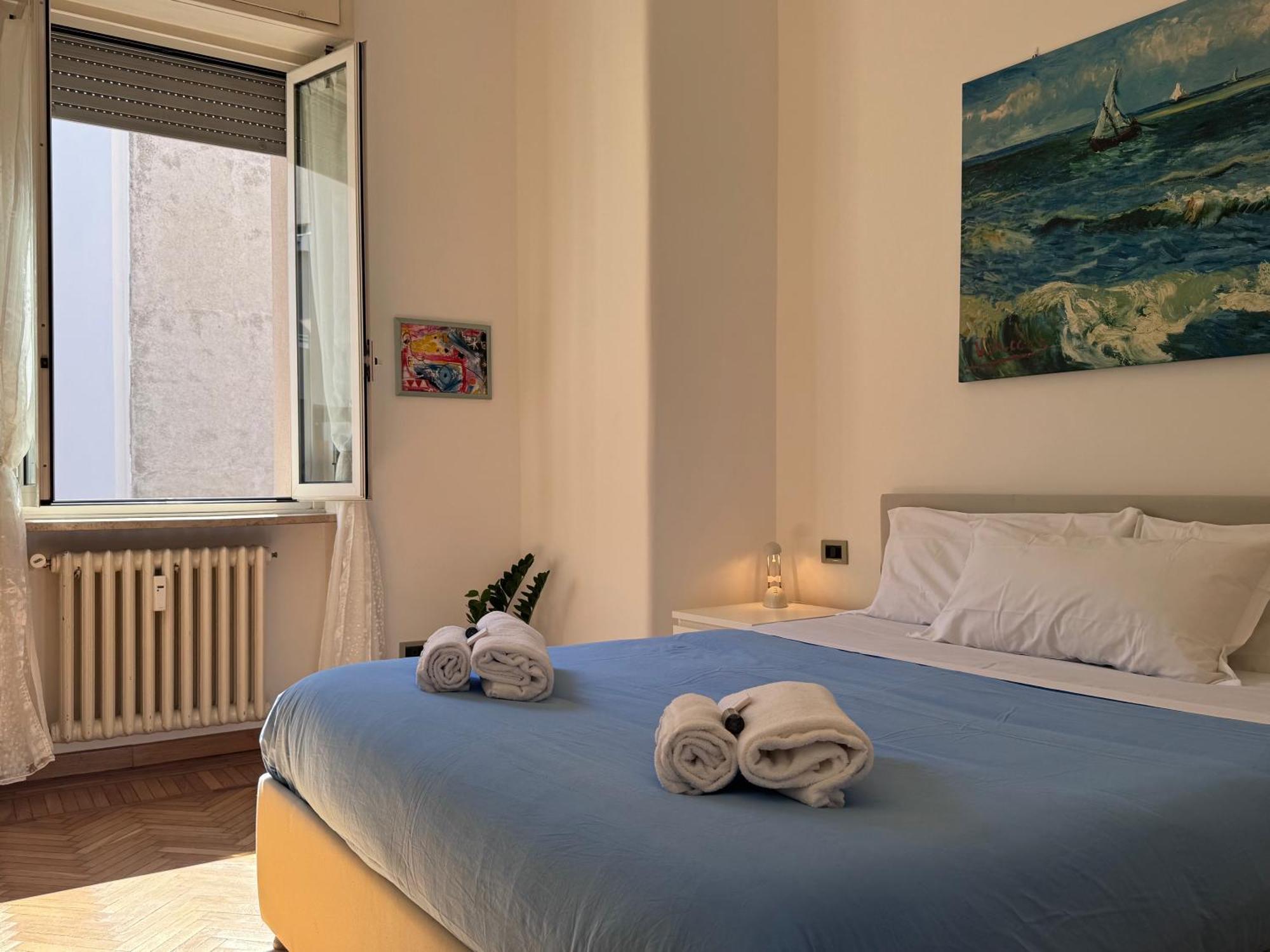 Bright With Balcony In Corso Xxii Marzo Apartment Milan