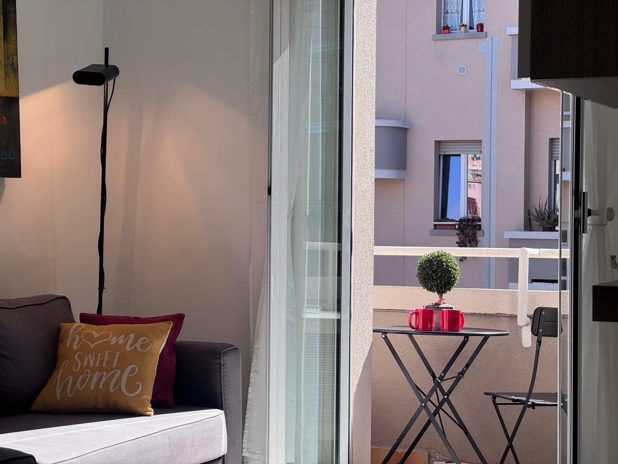 Bright With Balcony In Corso Xxii Marzo Apartment Milan