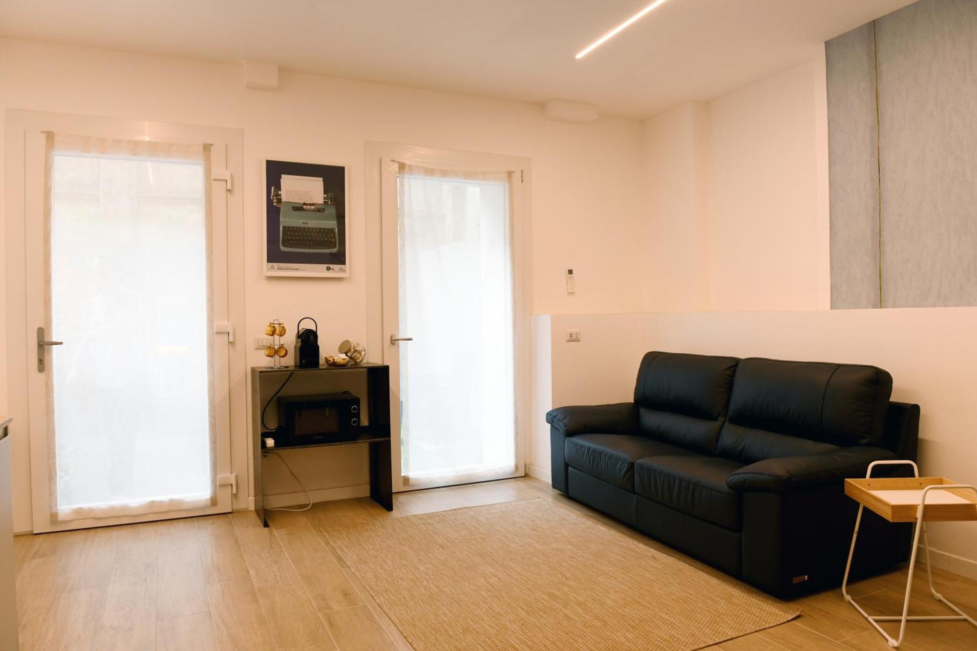 Enigmatic House With Private Garden Apartment
