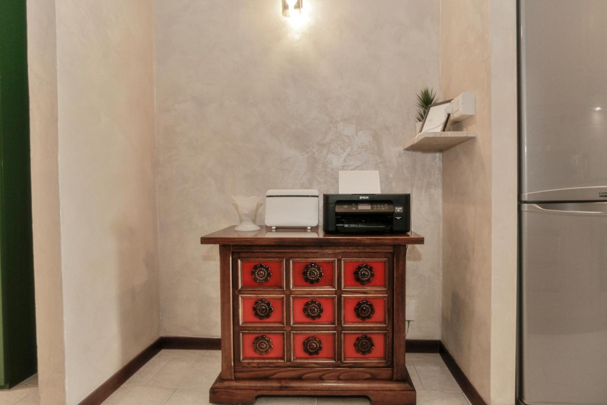 Cozy Room In Elegant Flat Shared With Alex, Tube 5 Min Walking Homestay Milan