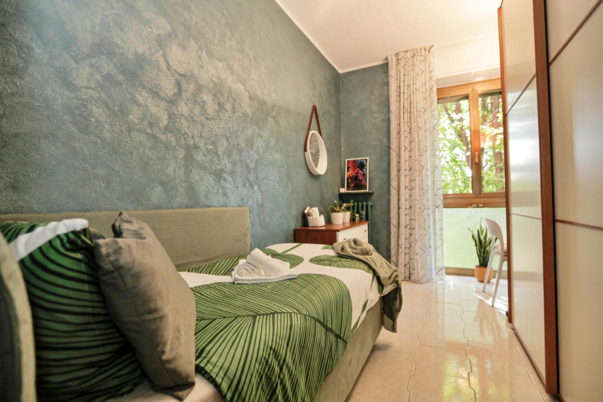 Homestay Cozy Room In Elegant Flat Shared With Alex, Tube 5 Min Walking *