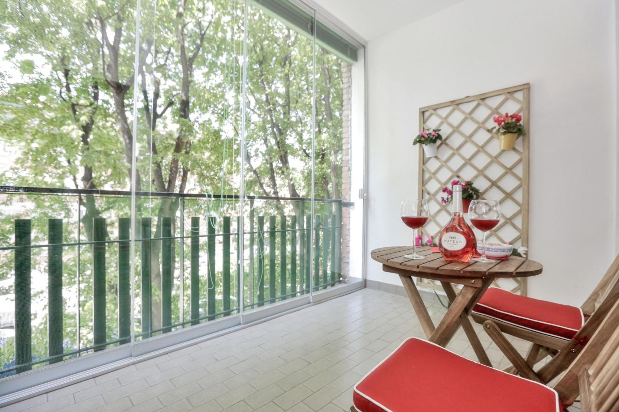 Cozy Room In Elegant Flat Shared With Alex, Tube 5 Min Walking Milan