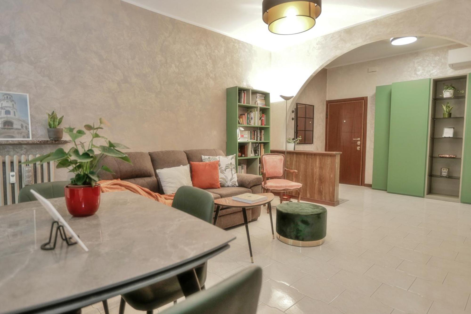 Cozy Room In Elegant Flat Shared With Alex, Tube 5 Min Walking Homestay *