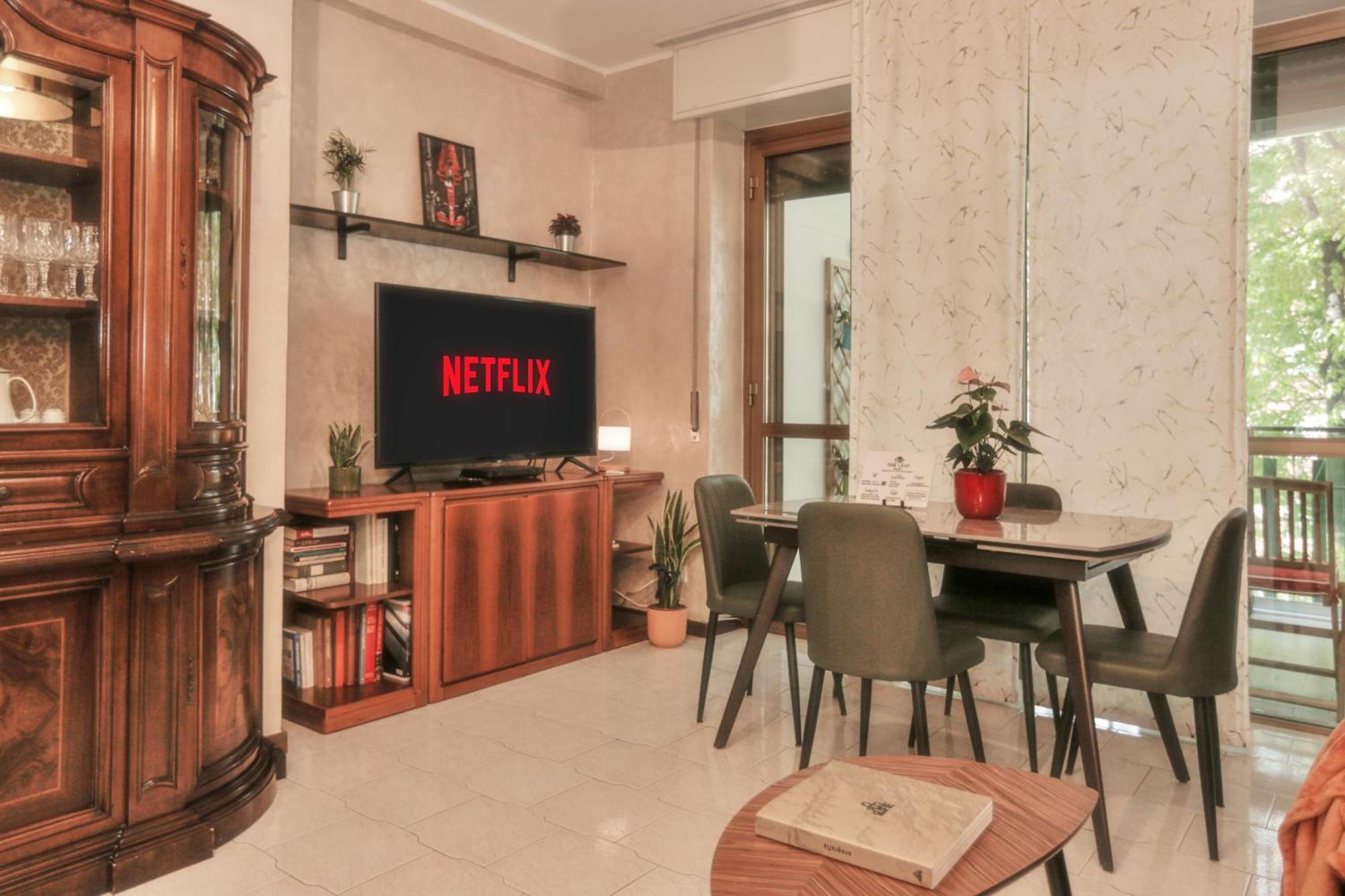 Homestay Cozy Room In Elegant Flat Shared With Alex, Tube 5 Min Walking Milan