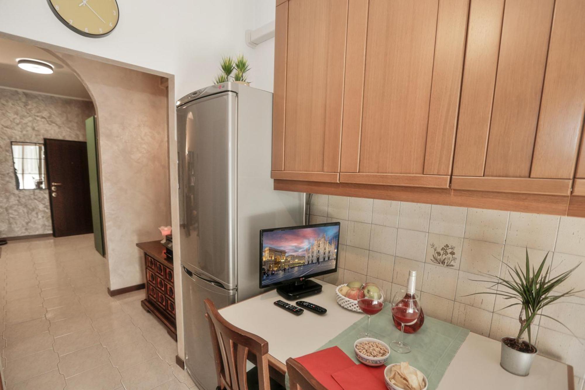 Cozy Room In Elegant Flat Shared With Alex, Tube 5 Min Walking Milan