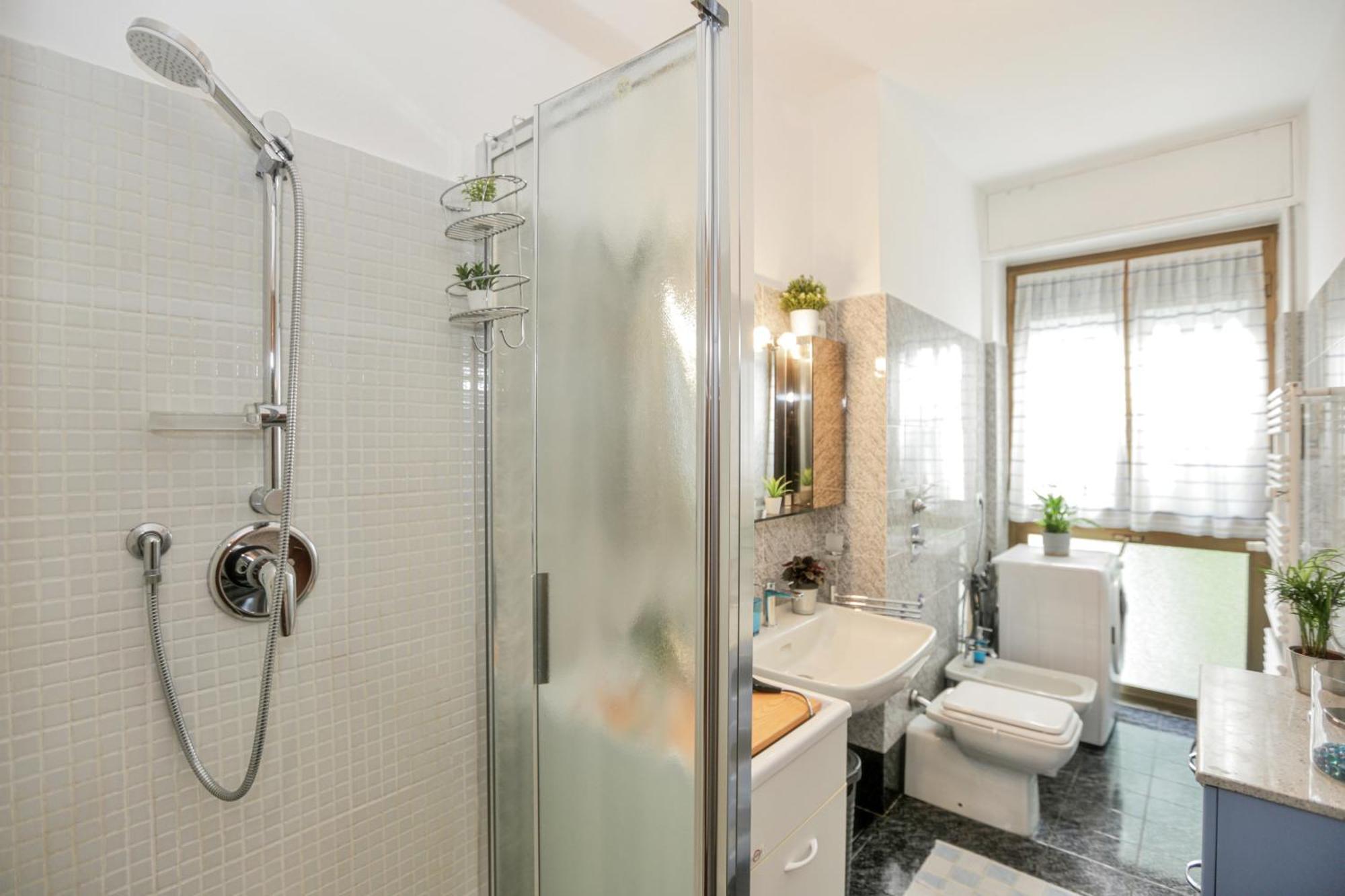 Cozy Room In Elegant Flat Shared With Alex, Tube 5 Min Walking Homestay Milan