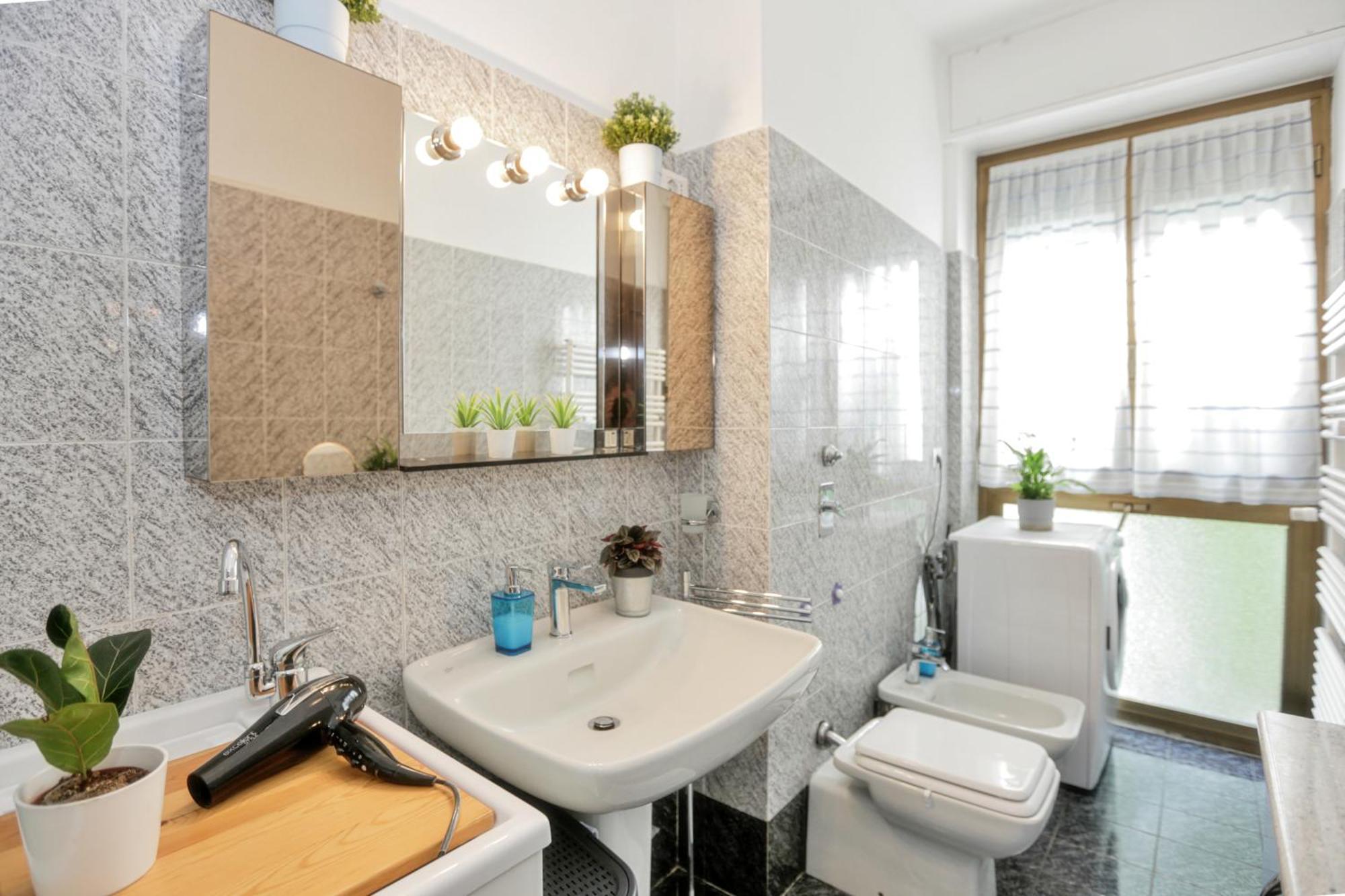 Cozy Room In Elegant Flat Shared With Alex, Tube 5 Min Walking * Milan