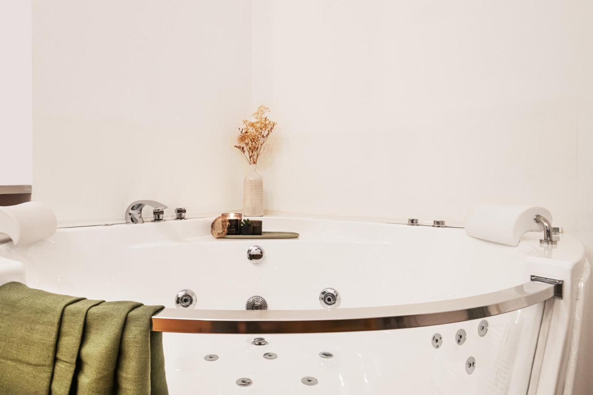 Easylife - Cav103 Sofisticato Mono Con Jacuzzi In *