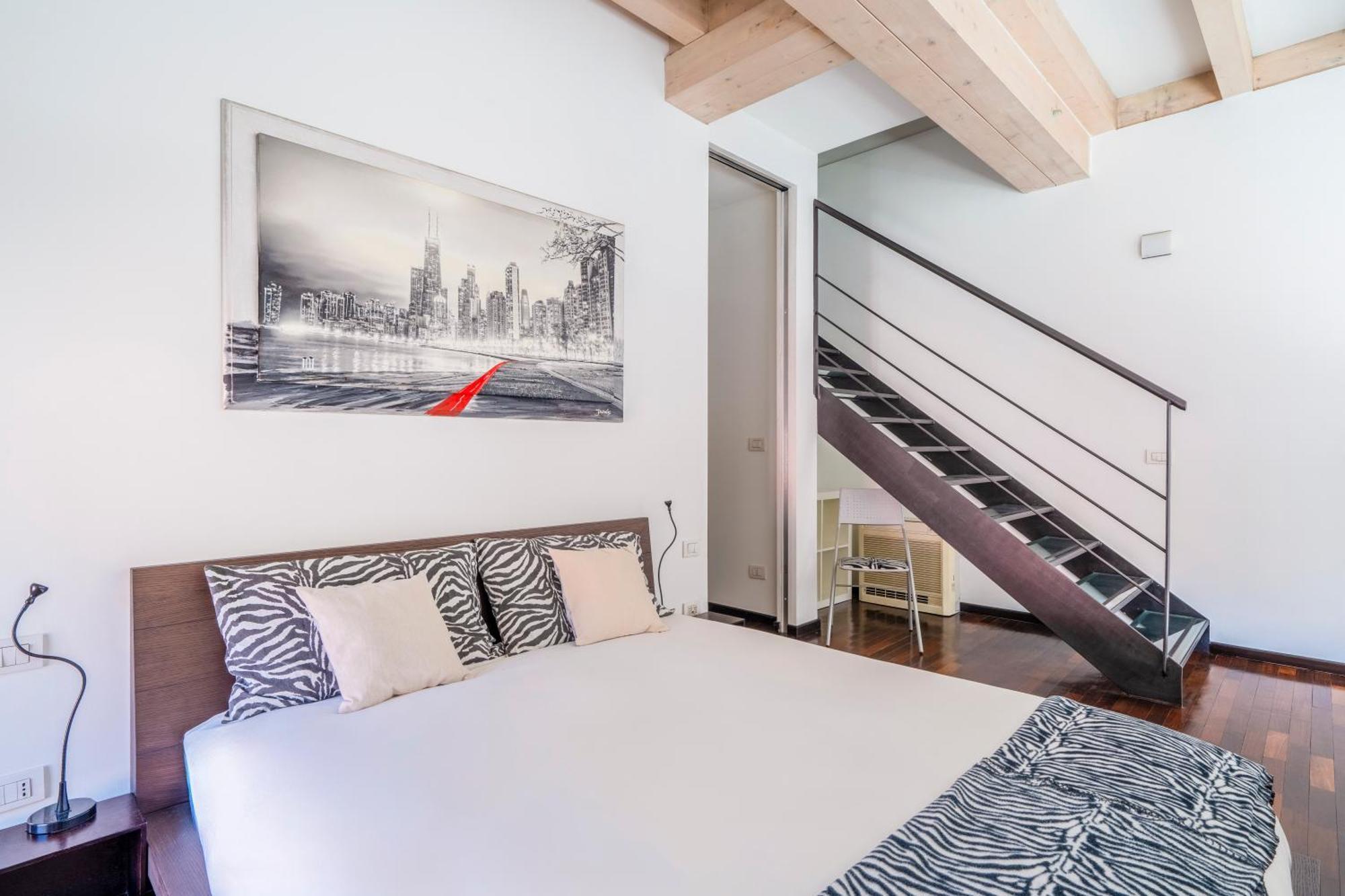 Apartment Red Lofty Milano- Loft Moderno Comodo Per Ippodromo, San Siro, Rho Fiera-Mico E Politecnico, Parking
