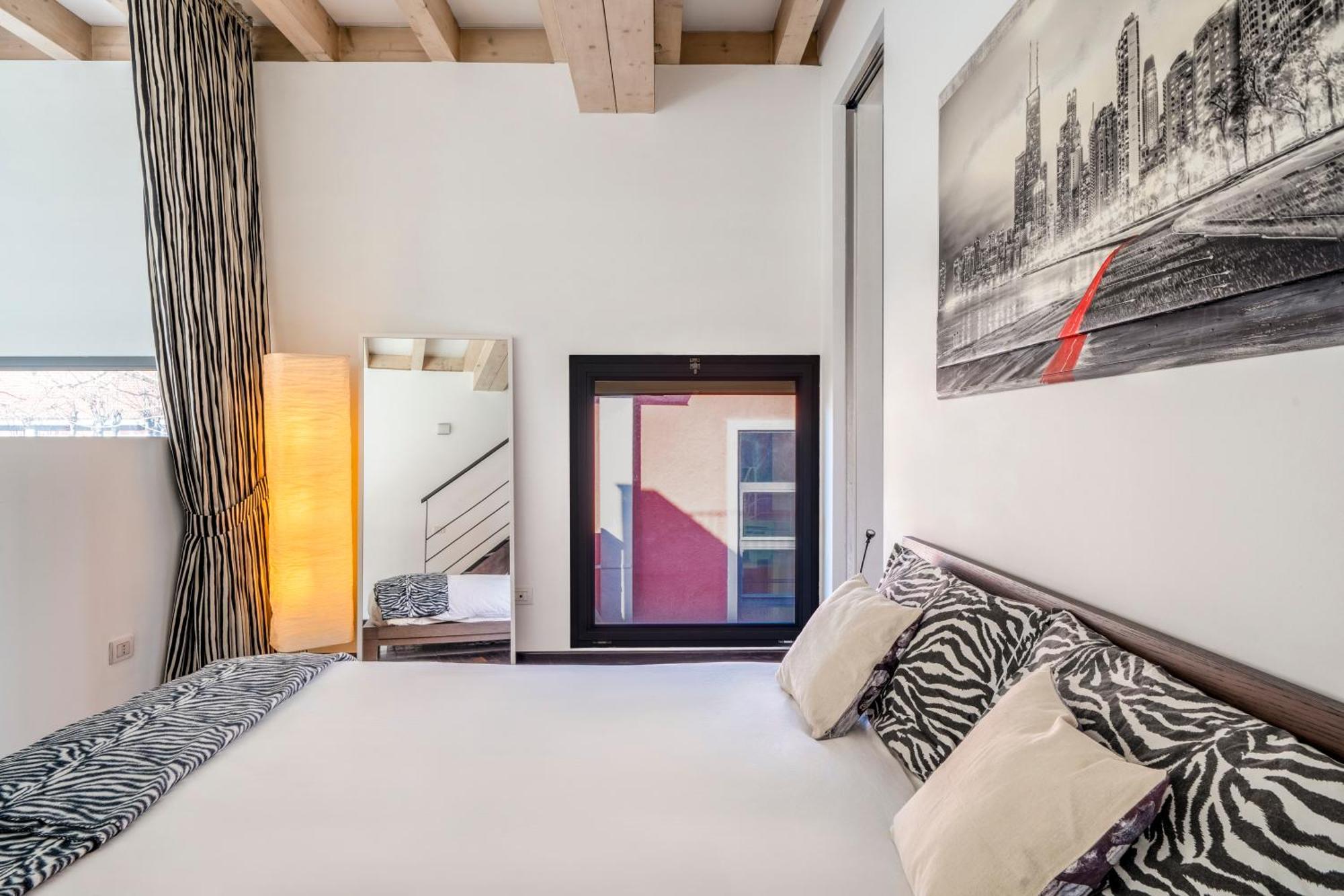 Apartment Red Lofty Milano- Loft Moderno Comodo Per Ippodromo, San Siro, Rho Fiera-Mico E Politecnico, Parking