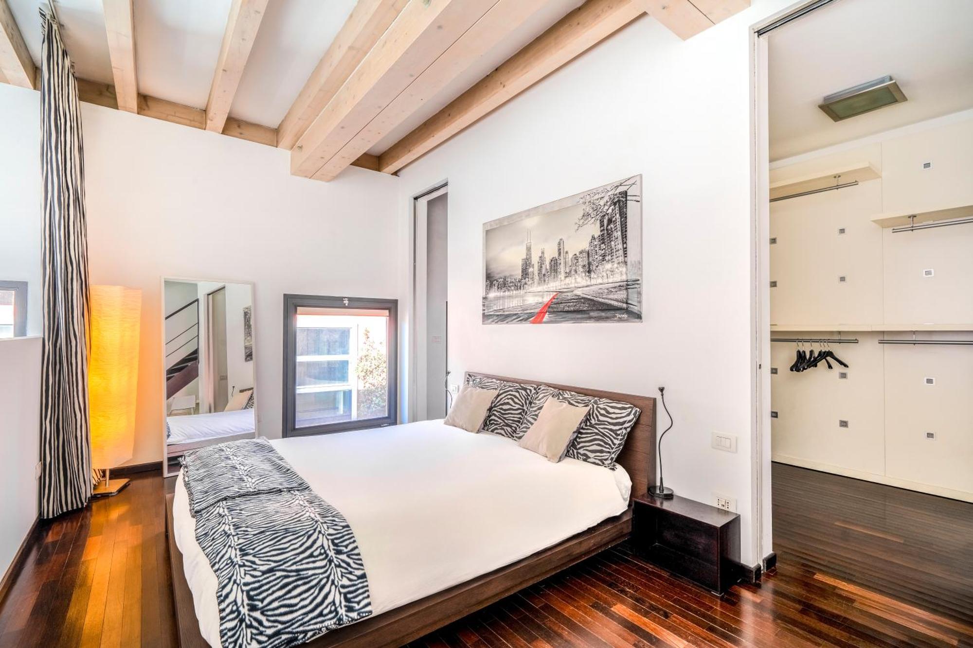 Apartment Red Lofty Milano- Loft Moderno Comodo Per Ippodromo, San Siro, Rho Fiera-Mico E Politecnico, Parking *