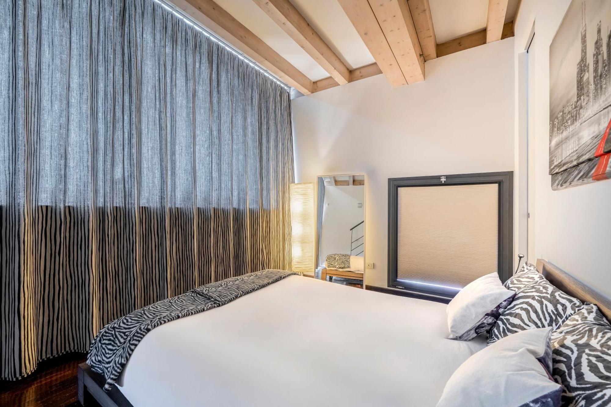 Apartment Red Lofty Milano- Loft Moderno Comodo Per Ippodromo, San Siro, Rho Fiera-Mico E Politecnico, Parking