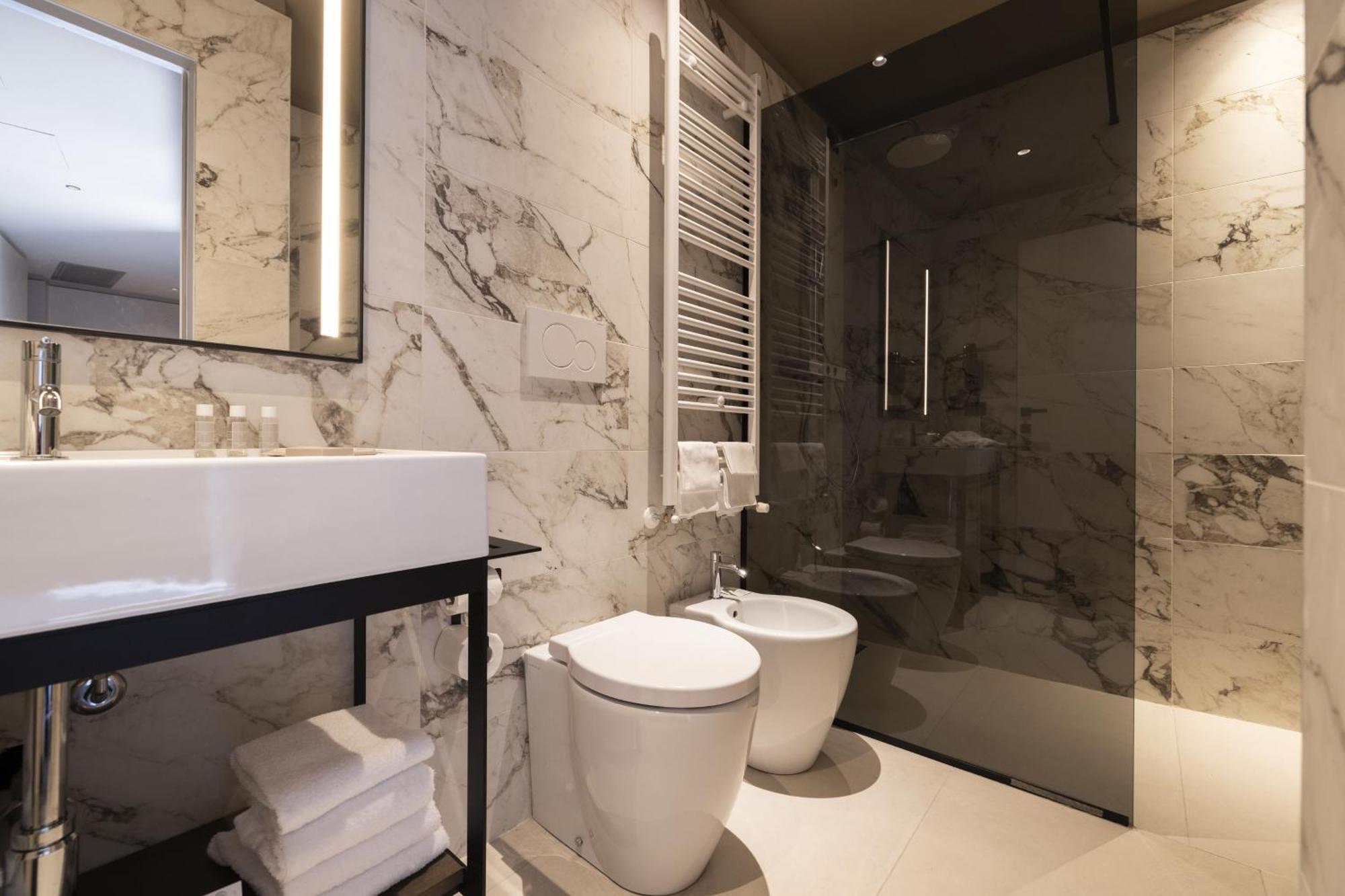 Joy 124 Hotel