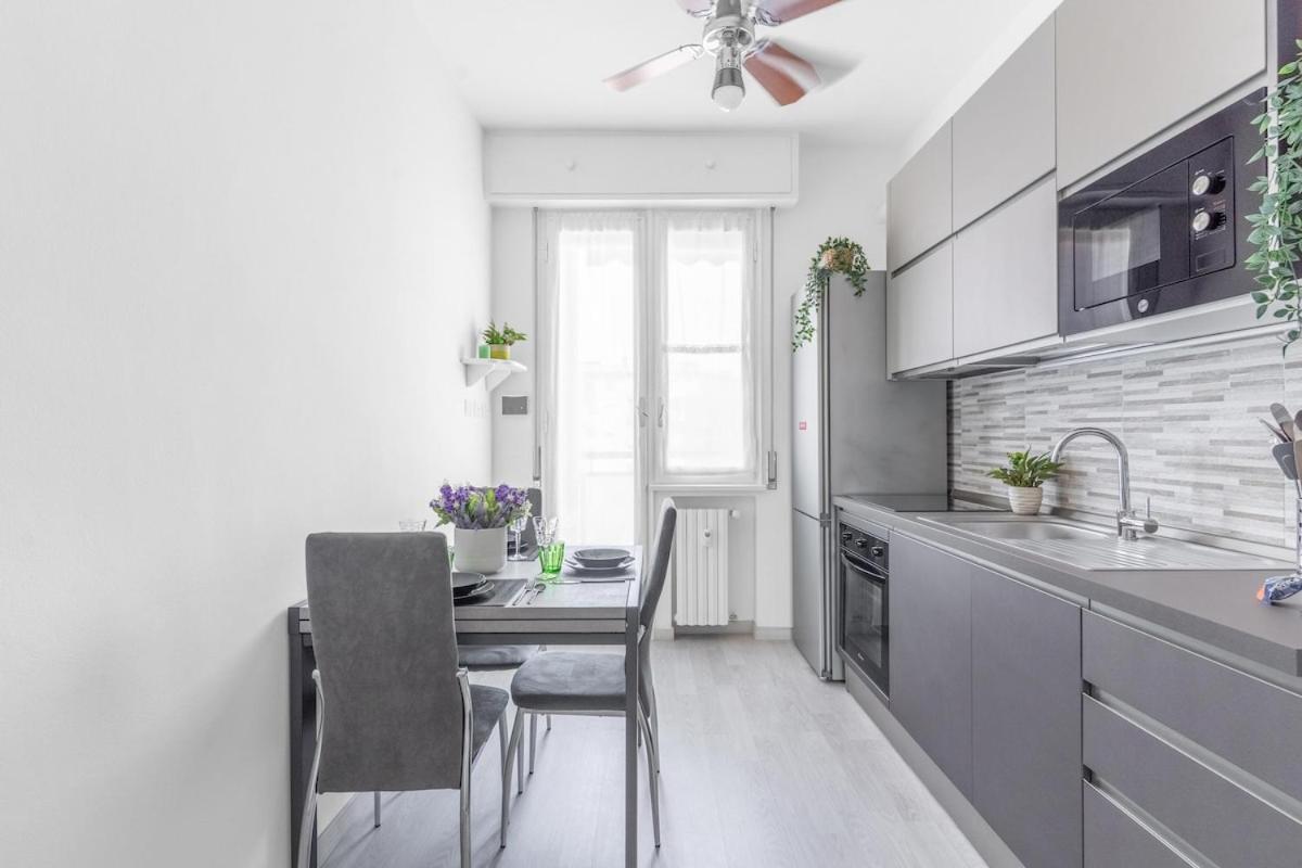 Comodo E Confortevole-sesto Piano Con Vista Apartment