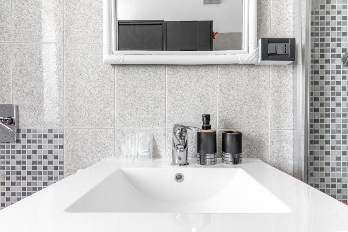 Apartment Comodo E Confortevole-sesto Piano Con Vista Milan