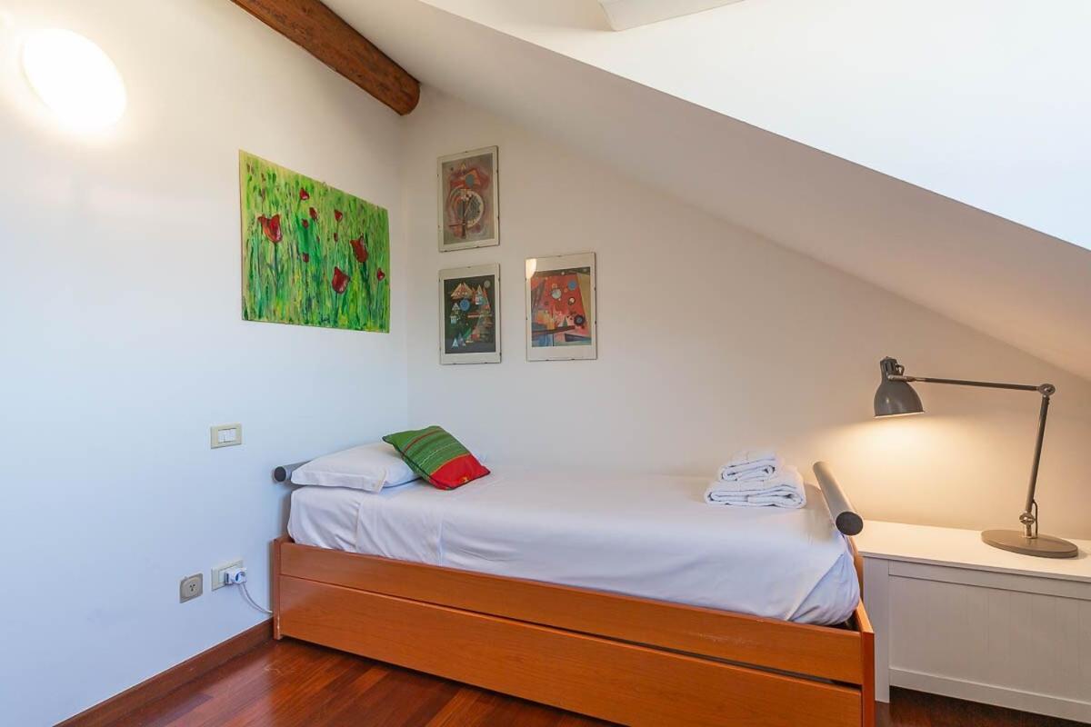 Apartment Station 10 Min Private Terrace Skyview 6 Pax Milan