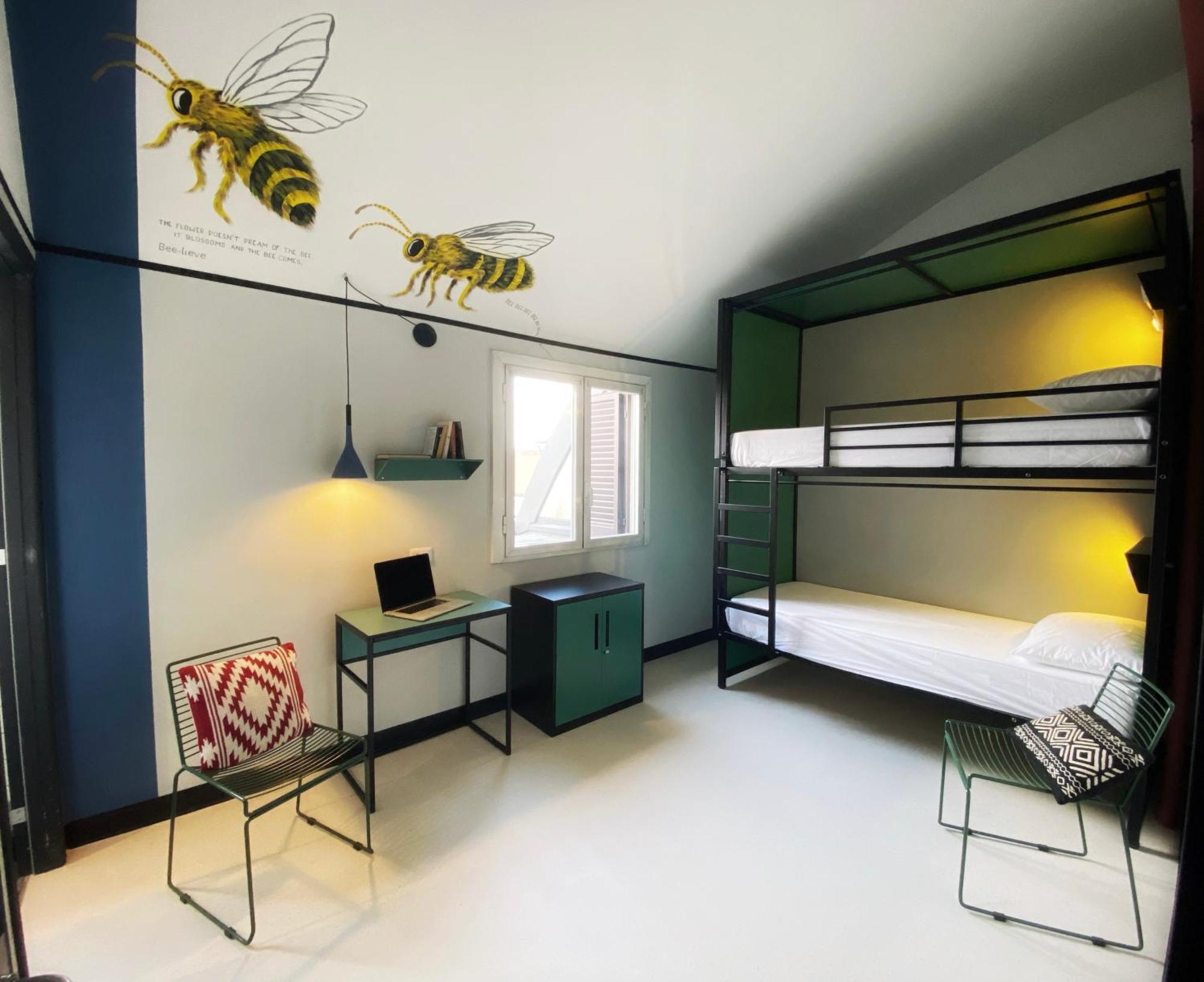 Yellowsquare Hostel *