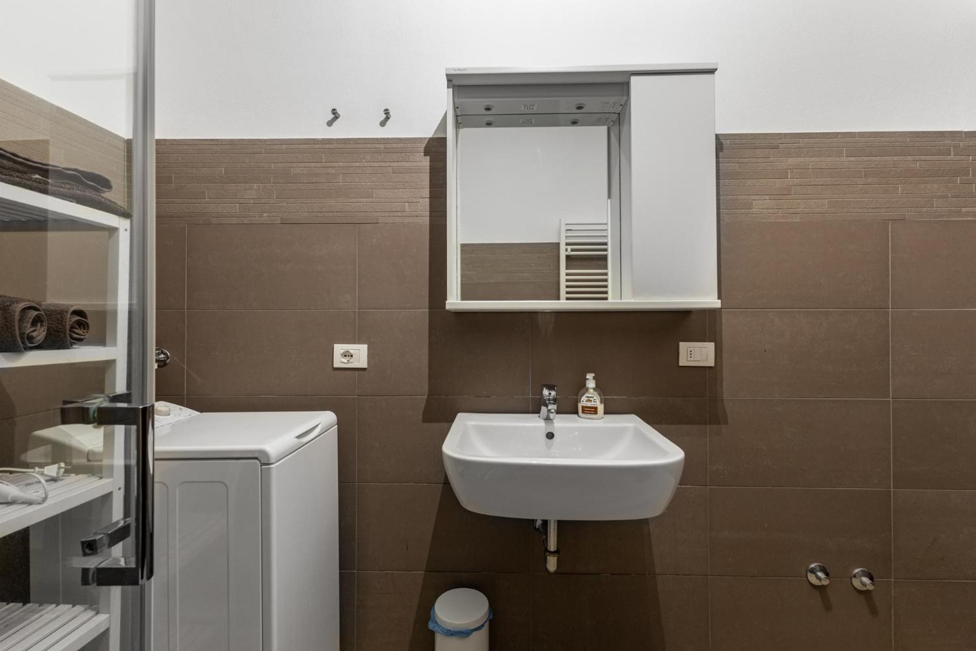 Monolocale Con Balcone Self Check In Milano Sempione *