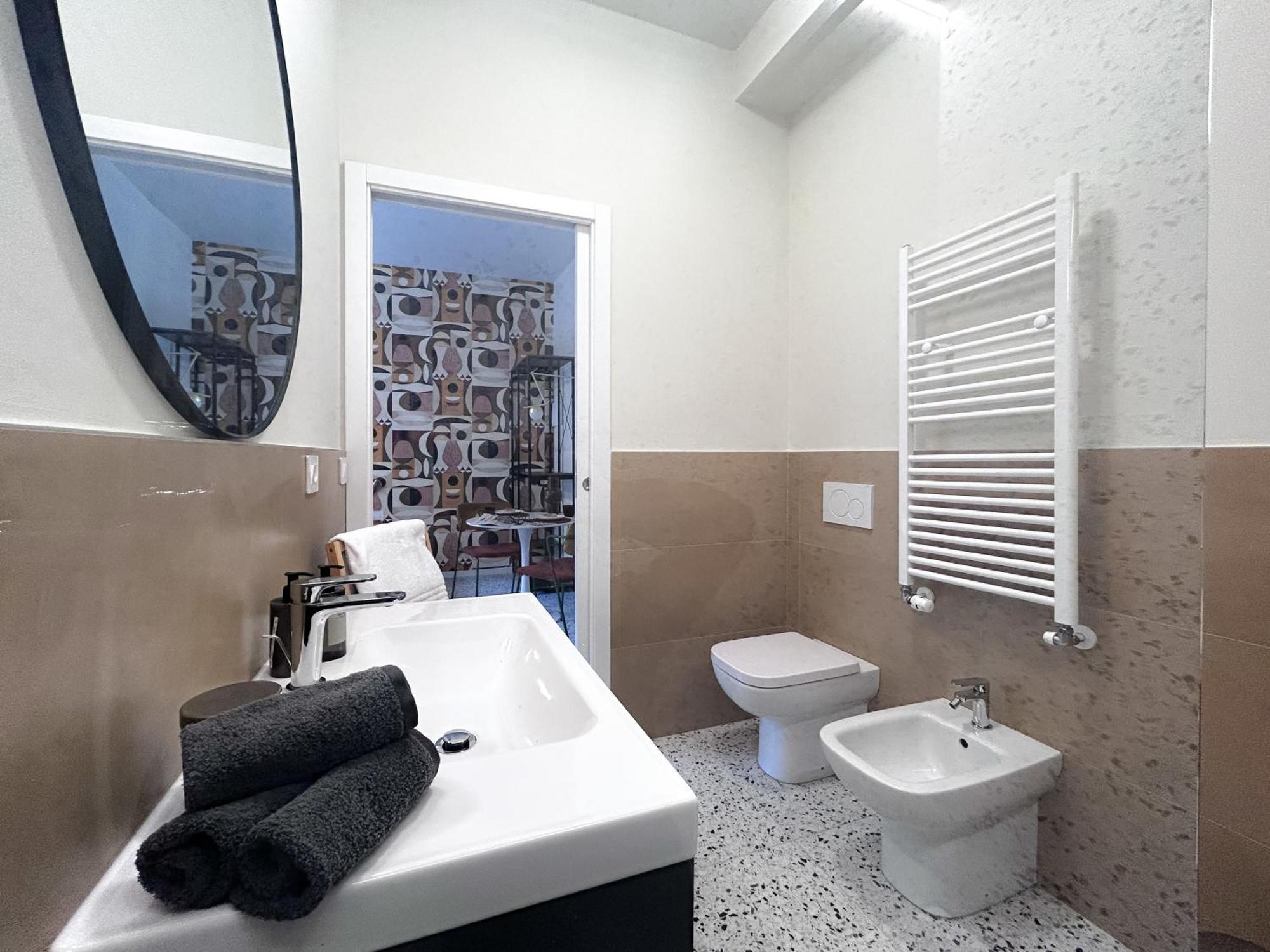 Auguste Metro M1 Rembrandt 45 Apartment *