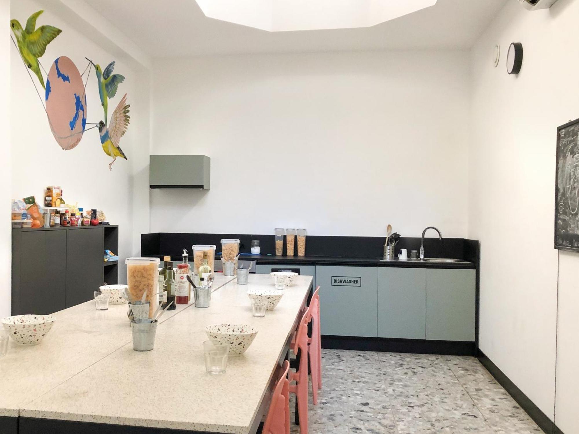 Yellowsquare Hostel