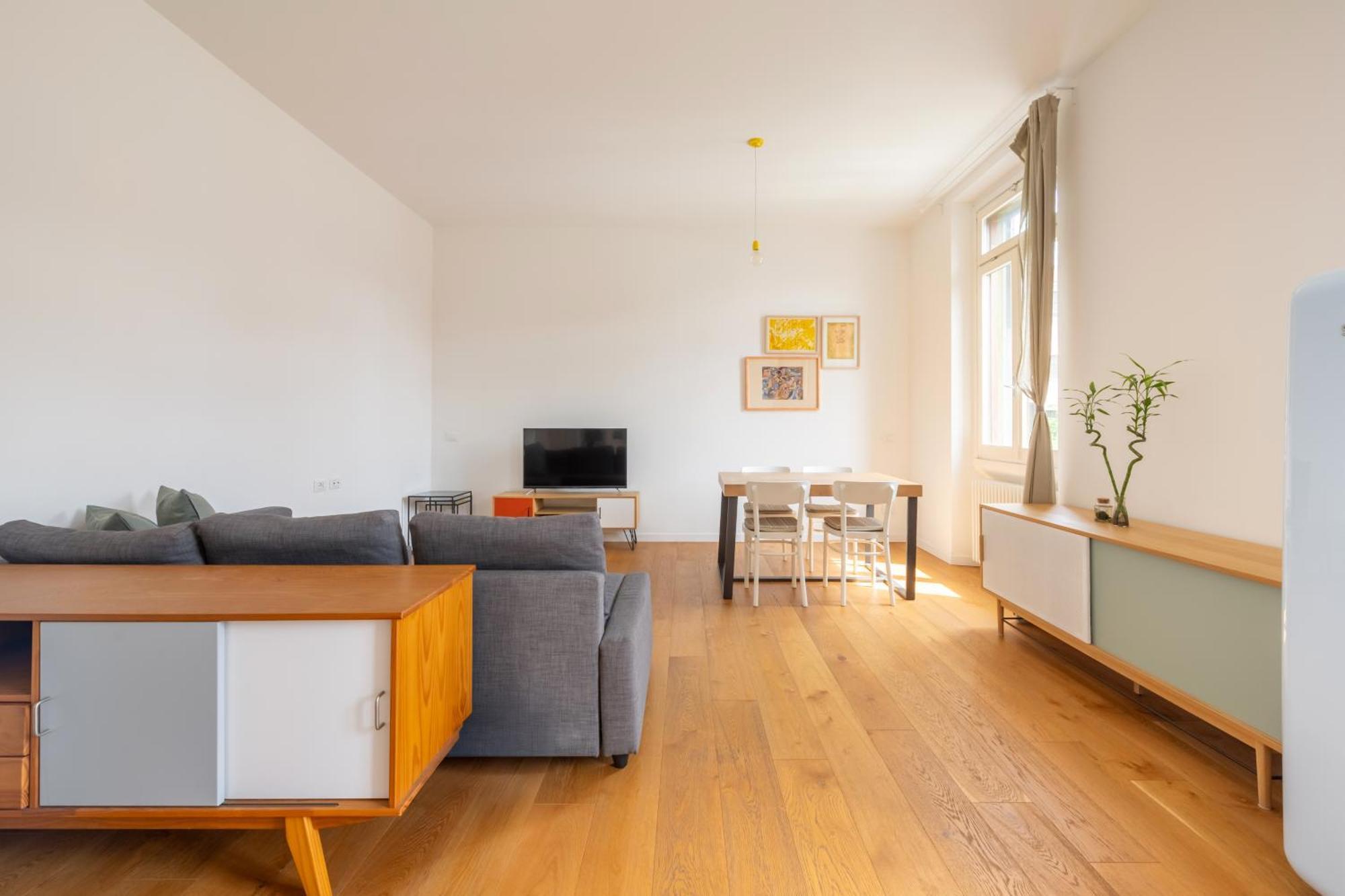 Apartment Isola - Bright 2-room With Balcony