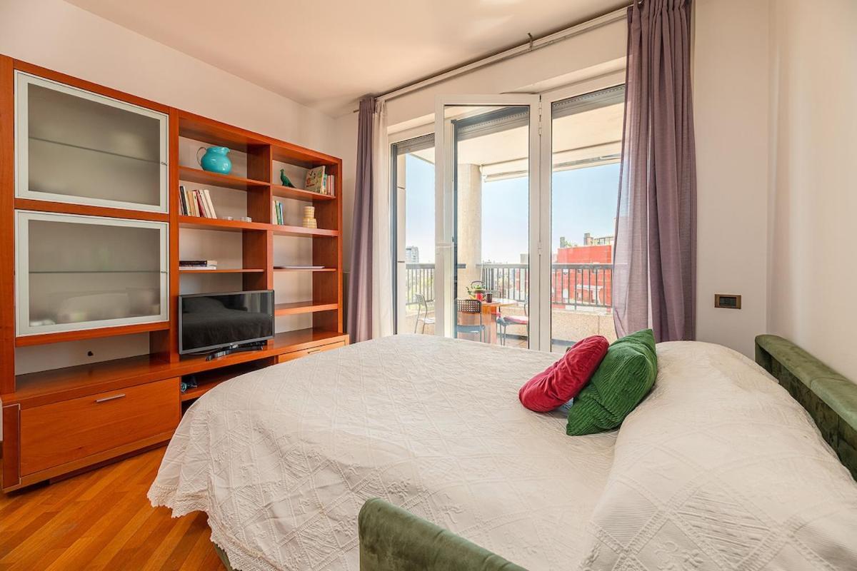 The Rainbow House With Terrace! Appartamento Milano