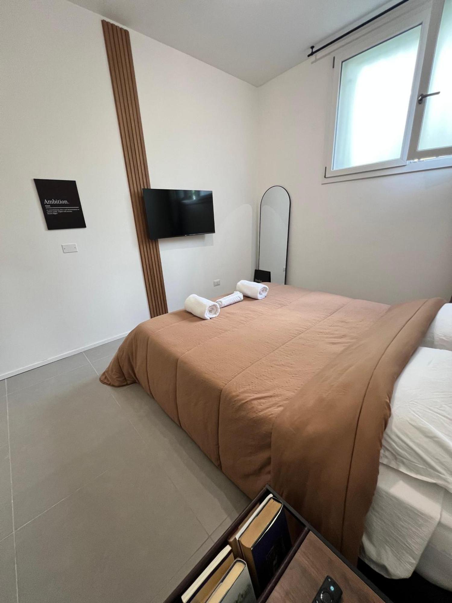 12 Guest house