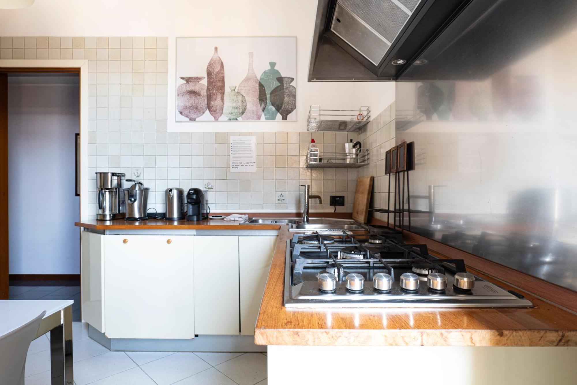 Apartment Sunshine-filled On Subway Milan