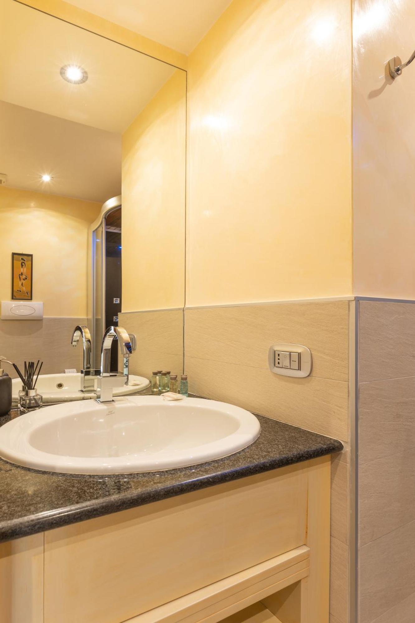 Wonderful 2bedroom Flat Solari 7th F - Mirable Pm * Milan