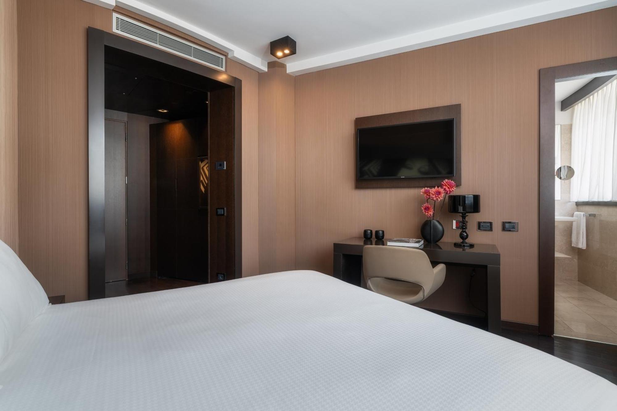Crowne Plaza By Ihg Hotel 4*
