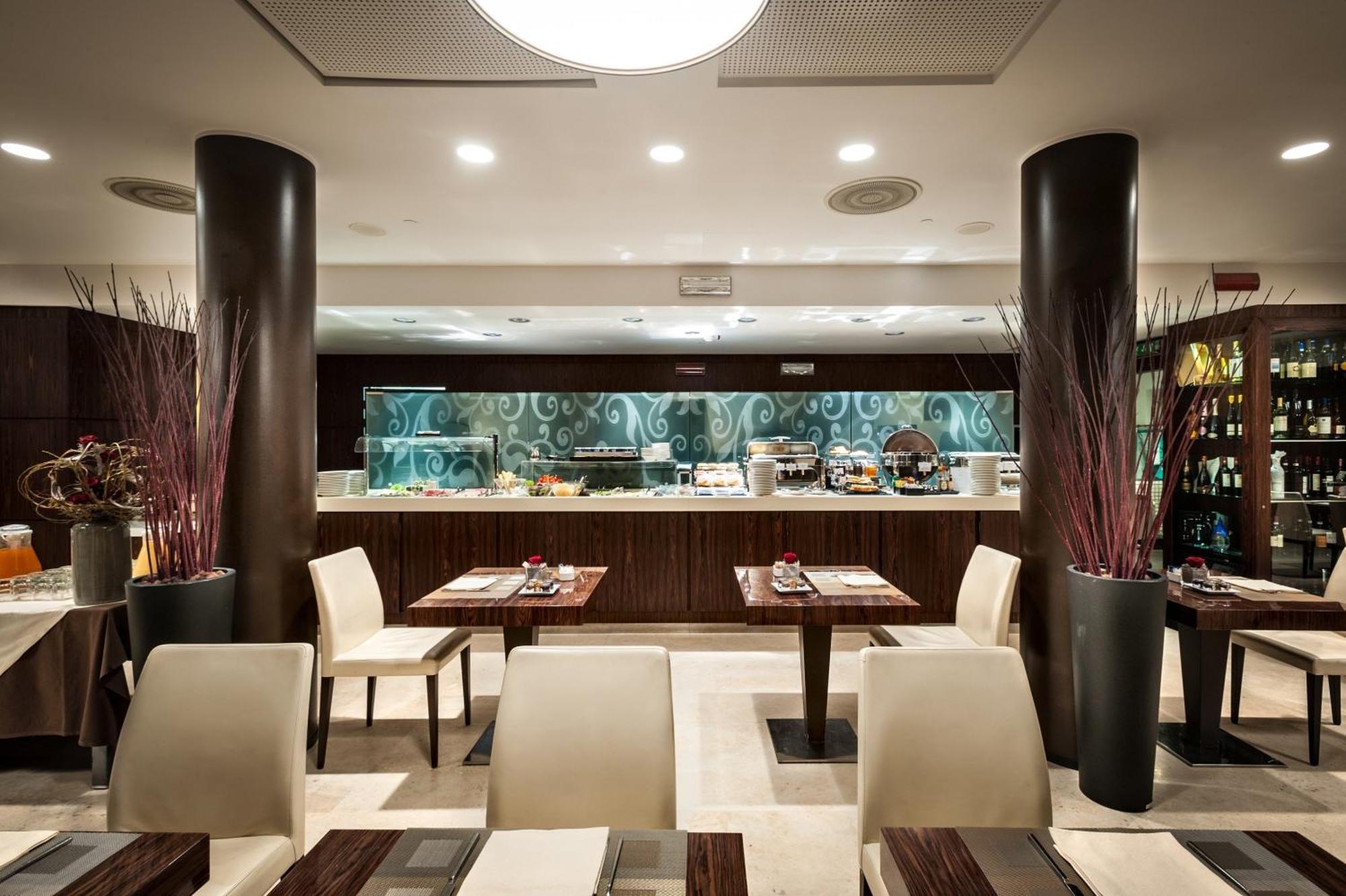 Crowne Plaza By Ihg 4*