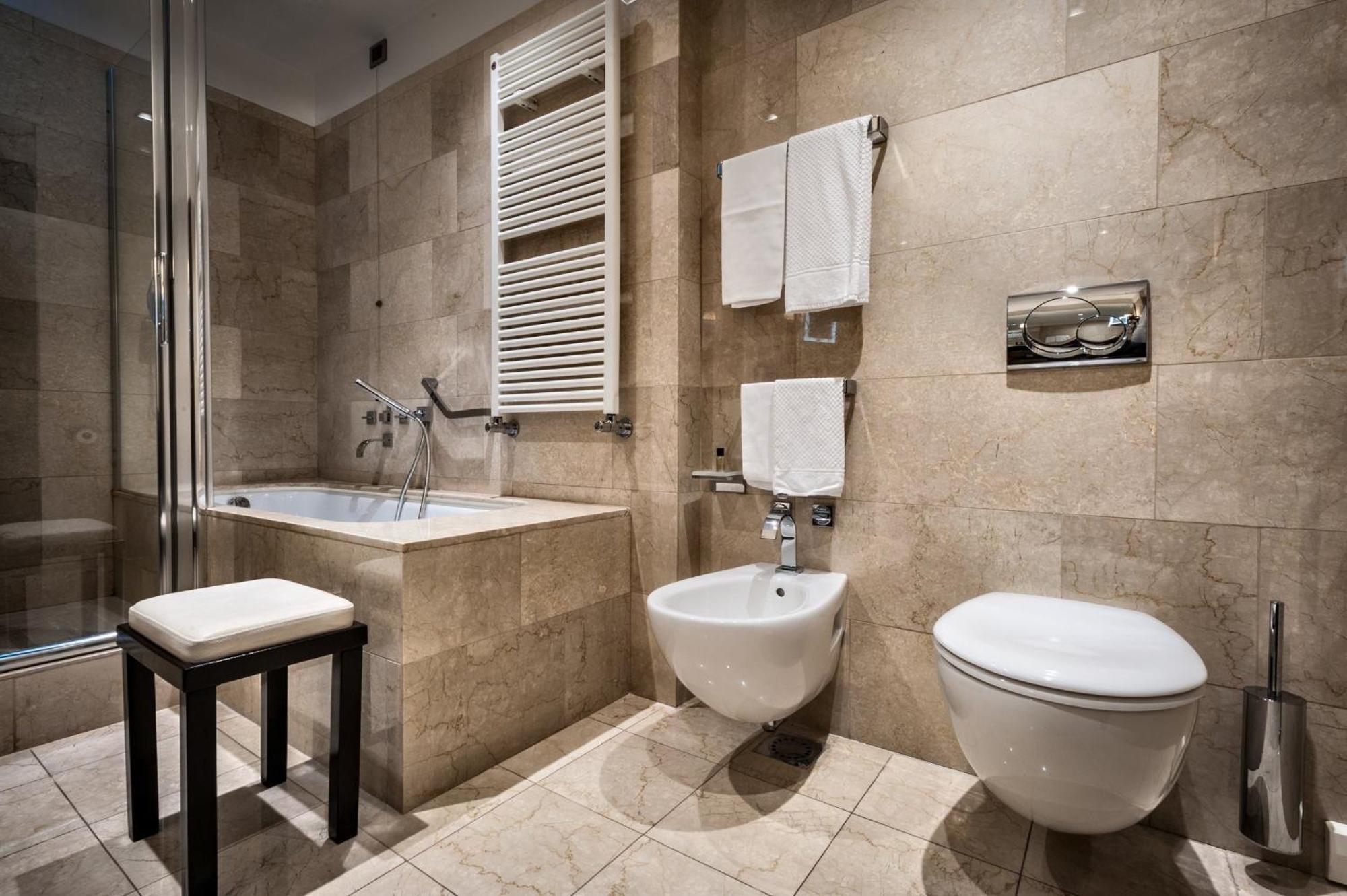 Crowne Plaza By Ihg Hotel