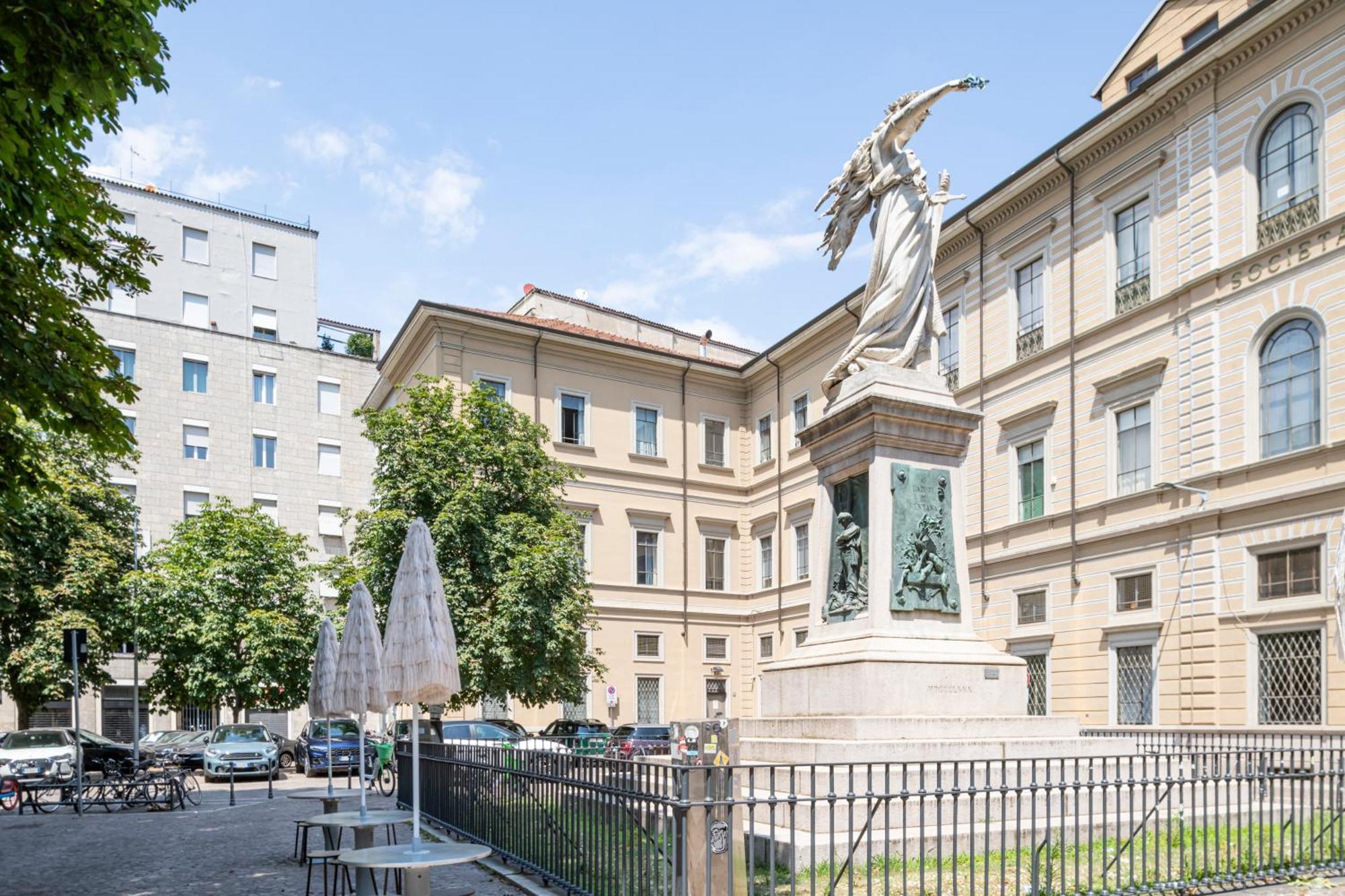 Luminosa E Spaziosa Dimora Nel Centro Di *
